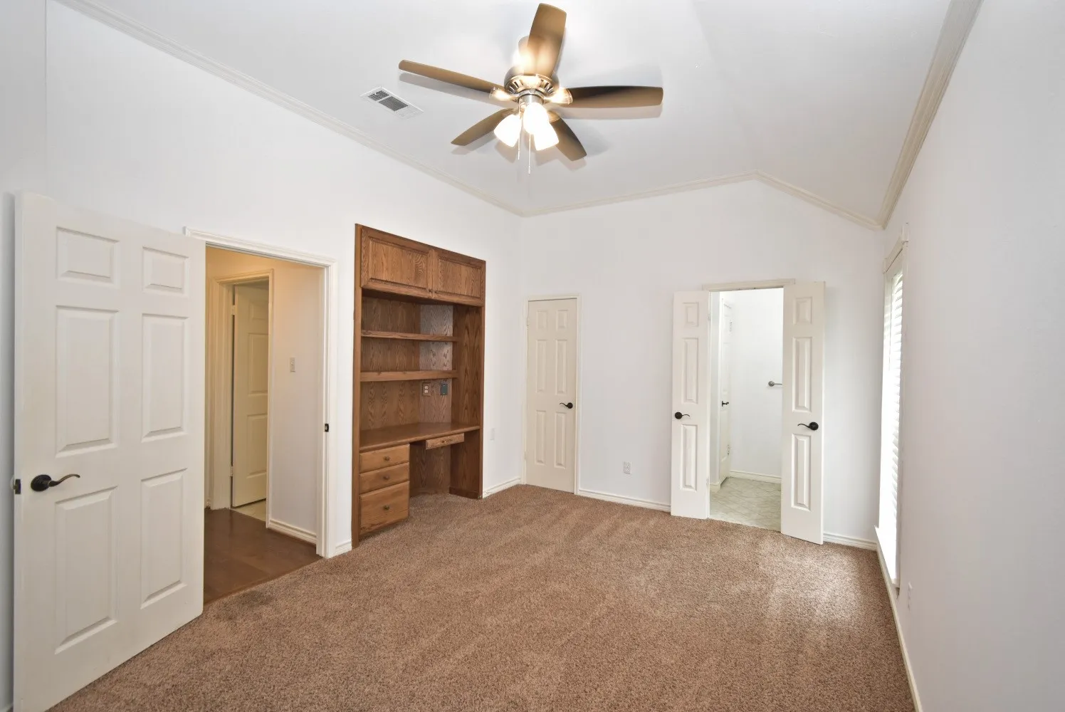 Single Family Residence For Sale in Dallas County , 2902 Live Oak Drive, Rowlett, Texas 75088, 4 Bedroom, 3 Bathroom, 2 Garage spaces, 2,950 Sqft, built in 1990, Price $480,000, mls#21286282, Real Estate Agent in Rowlett, Homes For Sale in Dallas county, Homes For Sale in Rowlett, Realtor in Rowlett Texas, Real Estate Brokerage Independent Realty Texas, Luminita Cordes Realtor