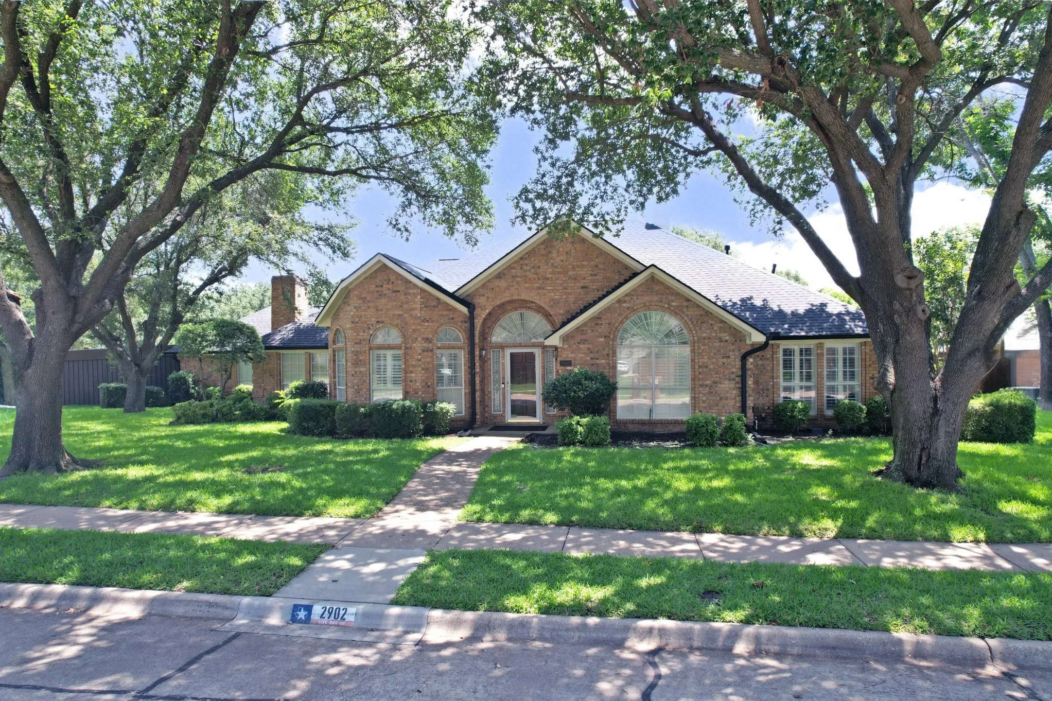 Single Family Residence For Sale in Dallas County , 2902 Live Oak Drive, Rowlett, Texas 75088, 4 Bedroom, 3 Bathroom, 2 Garage spaces, 2,950 Sqft, built in 1990, Price $480,000, mls#21286282, Real Estate Agent in Rowlett, Homes For Sale in Dallas county, Homes For Sale in Rowlett, Realtor in Rowlett Texas, Real Estate Brokerage Independent Realty Texas, Luminita Cordes Realtor
