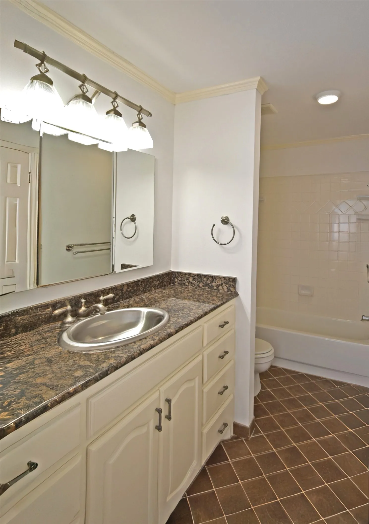 Single Family Residence For Sale in Dallas County , 2902 Live Oak Drive, Rowlett, Texas 75088, 4 Bedroom, 3 Bathroom, 2 Garage spaces, 2,950 Sqft, built in 1990, Price $480,000, mls#21286282, Real Estate Agent in Rowlett, Homes For Sale in Dallas county, Homes For Sale in Rowlett, Realtor in Rowlett Texas, Real Estate Brokerage Independent Realty Texas, Luminita Cordes Realtor