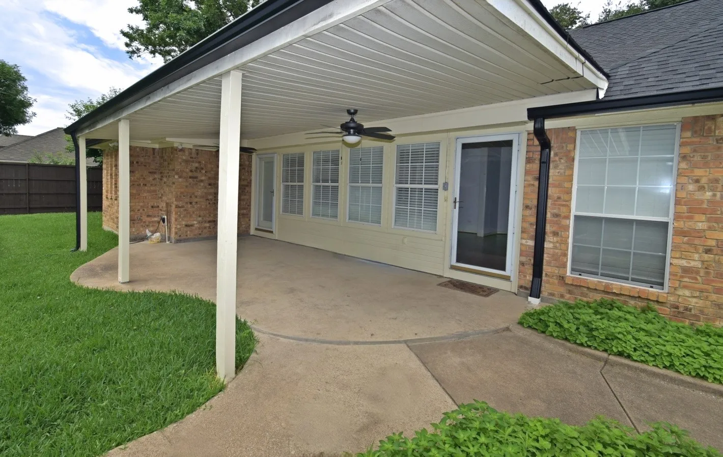 Single Family Residence For Sale in Dallas County , 2902 Live Oak Drive, Rowlett, Texas 75088, 4 Bedroom, 3 Bathroom, 2 Garage spaces, 2,950 Sqft, built in 1990, Price $480,000, mls#21286282, Real Estate Agent in Rowlett, Homes For Sale in Dallas county, Homes For Sale in Rowlett, Realtor in Rowlett Texas, Real Estate Brokerage Independent Realty Texas, Luminita Cordes Realtor