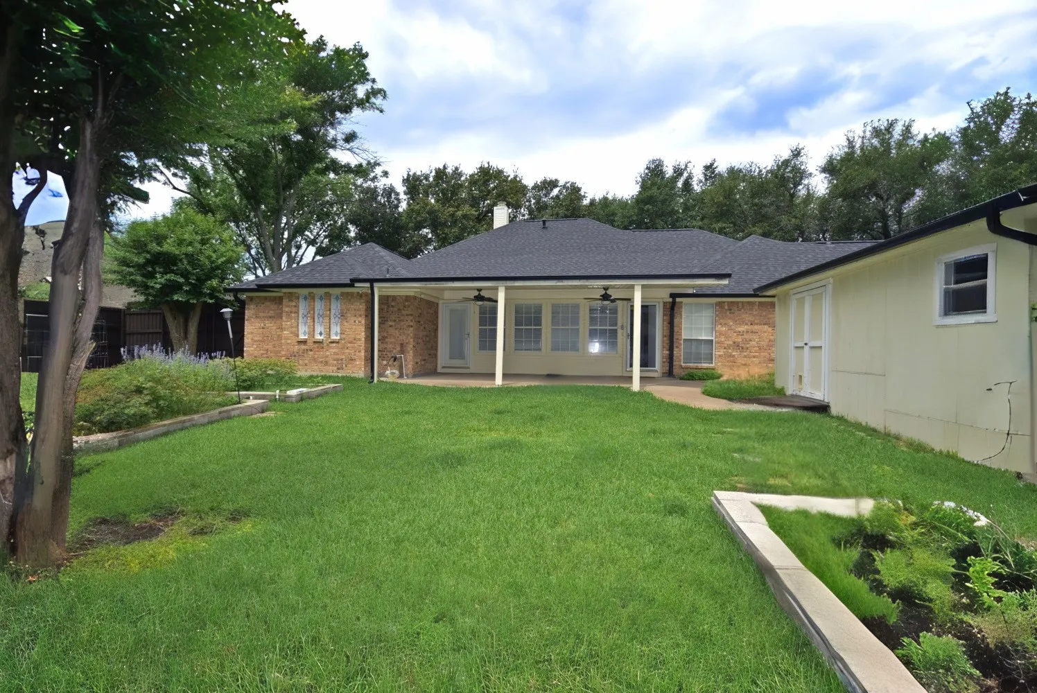 Single Family Residence For Sale in Dallas County , 2902 Live Oak Drive, Rowlett, Texas 75088, 4 Bedroom, 3 Bathroom, 2 Garage spaces, 2,950 Sqft, built in 1990, Price $480,000, mls#21286282, Real Estate Agent in Rowlett, Homes For Sale in Dallas county, Homes For Sale in Rowlett, Realtor in Rowlett Texas, Real Estate Brokerage Independent Realty Texas, Luminita Cordes Realtor