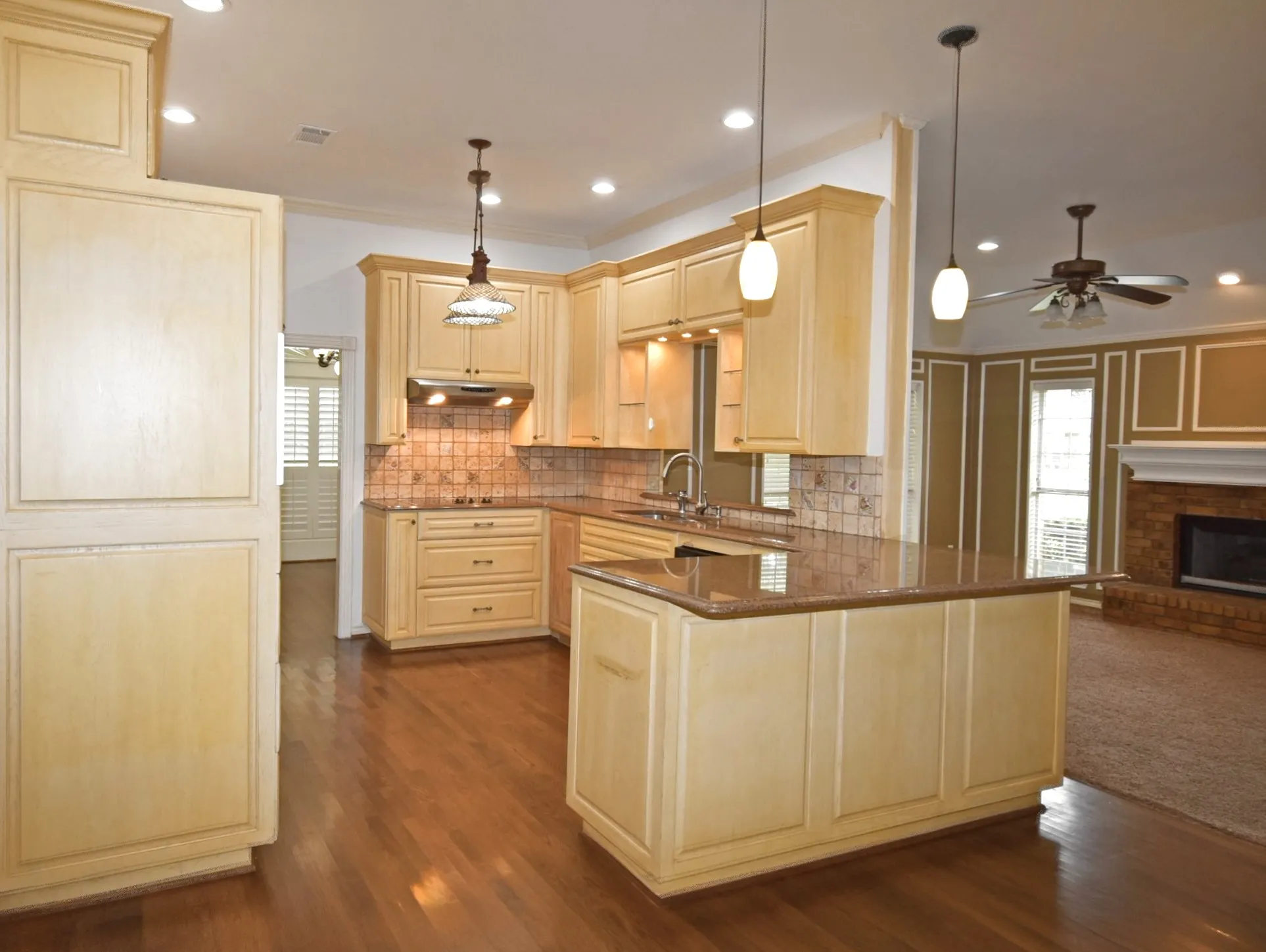 Single Family Residence For Sale in Dallas County , 2902 Live Oak Drive, Rowlett, Texas 75088, 4 Bedroom, 3 Bathroom, 2 Garage spaces, 2,950 Sqft, built in 1990, Price $480,000, mls#21286282, Real Estate Agent in Rowlett, Homes For Sale in Dallas county, Homes For Sale in Rowlett, Realtor in Rowlett Texas, Real Estate Brokerage Independent Realty Texas, Luminita Cordes Realtor