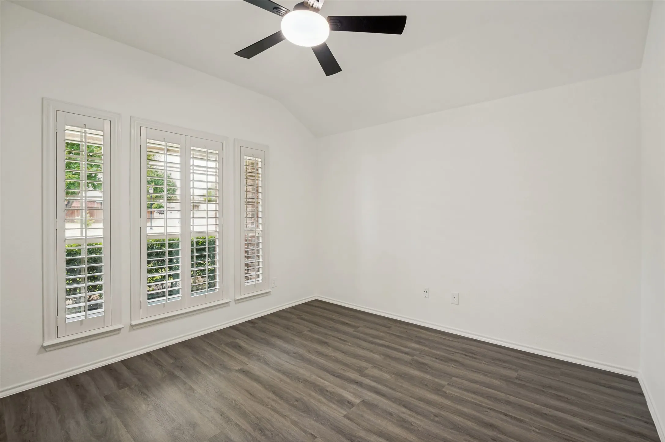 Single Family Residence For Sale in Denton County , 1097 Luton Drive, Prosper, Texas 75078, 3 Bedrooms, 2 Bathrooms, 2 Garage spaces, 1,882 Sqft, built in 2010, Price $375,000, mls#21286651, Real Estate Agent in Prosper, Homes For Sale in Denton county, Homes For Sale in Prosper, Realtor in Prosper Texas, Real Estate Brokerage Independent Realty Texas, Luminita Cordes Realtor