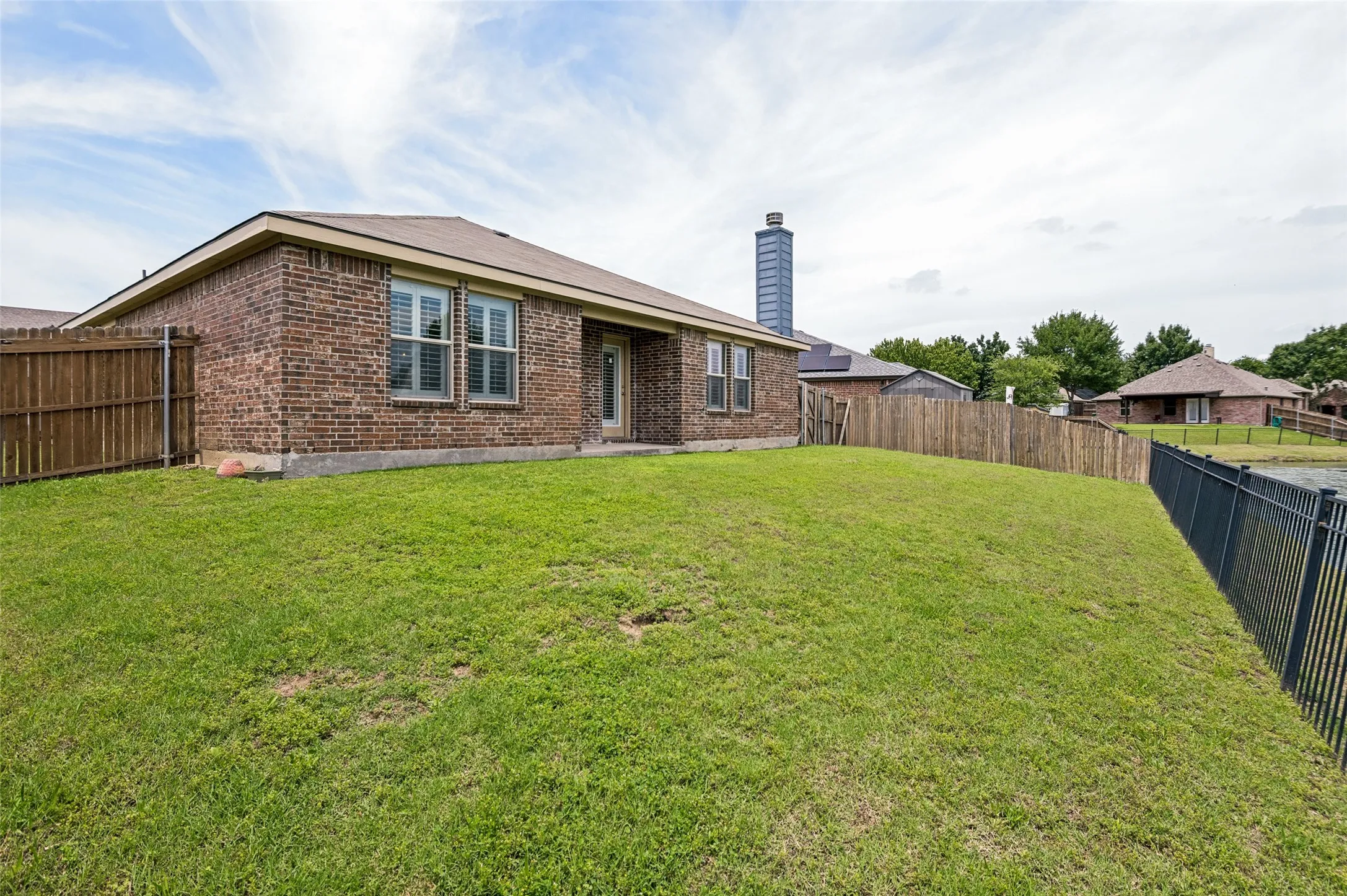 Single Family Residence For Sale in Denton County , 1097 Luton Drive, Prosper, Texas 75078, 3 Bedrooms, 2 Bathrooms, 2 Garage spaces, 1,882 Sqft, built in 2010, Price $375,000, mls#21286651, Real Estate Agent in Prosper, Homes For Sale in Denton county, Homes For Sale in Prosper, Realtor in Prosper Texas, Real Estate Brokerage Independent Realty Texas, Luminita Cordes Realtor