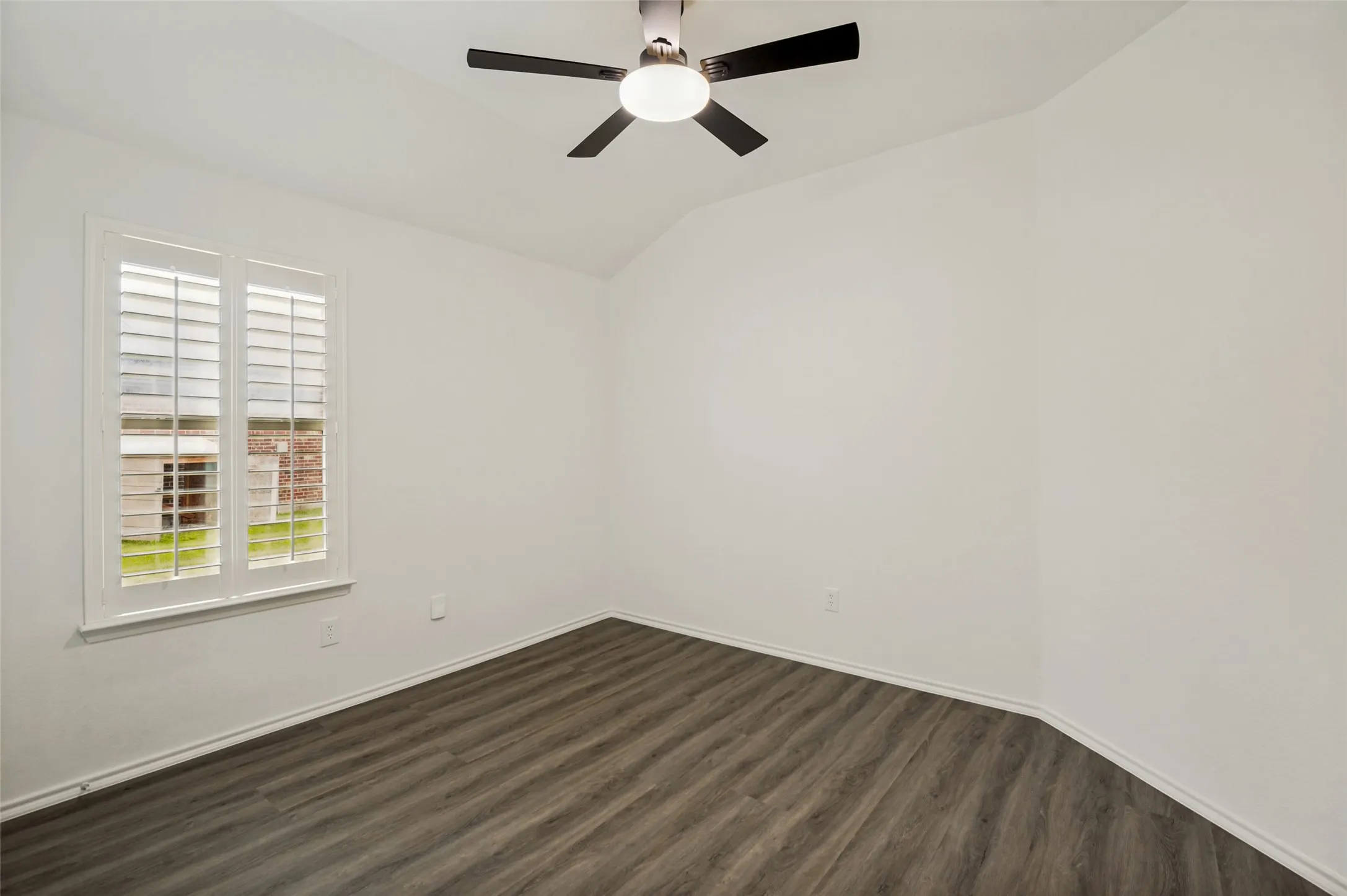Single Family Residence For Sale in Denton County , 1097 Luton Drive, Prosper, Texas 75078, 3 Bedrooms, 2 Bathrooms, 2 Garage spaces, 1,882 Sqft, built in 2010, Price $375,000, mls#21286651, Real Estate Agent in Prosper, Homes For Sale in Denton county, Homes For Sale in Prosper, Realtor in Prosper Texas, Real Estate Brokerage Independent Realty Texas, Luminita Cordes Realtor