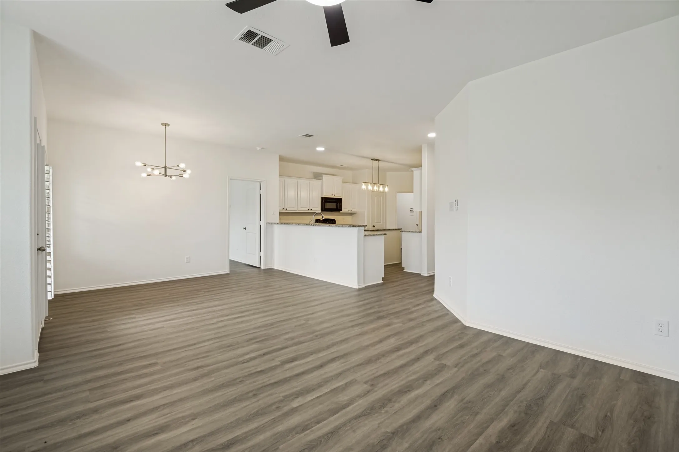 Single Family Residence For Sale in Denton County , 1097 Luton Drive, Prosper, Texas 75078, 3 Bedrooms, 2 Bathrooms, 2 Garage spaces, 1,882 Sqft, built in 2010, Price $375,000, mls#21286651, Real Estate Agent in Prosper, Homes For Sale in Denton county, Homes For Sale in Prosper, Realtor in Prosper Texas, Real Estate Brokerage Independent Realty Texas, Luminita Cordes Realtor