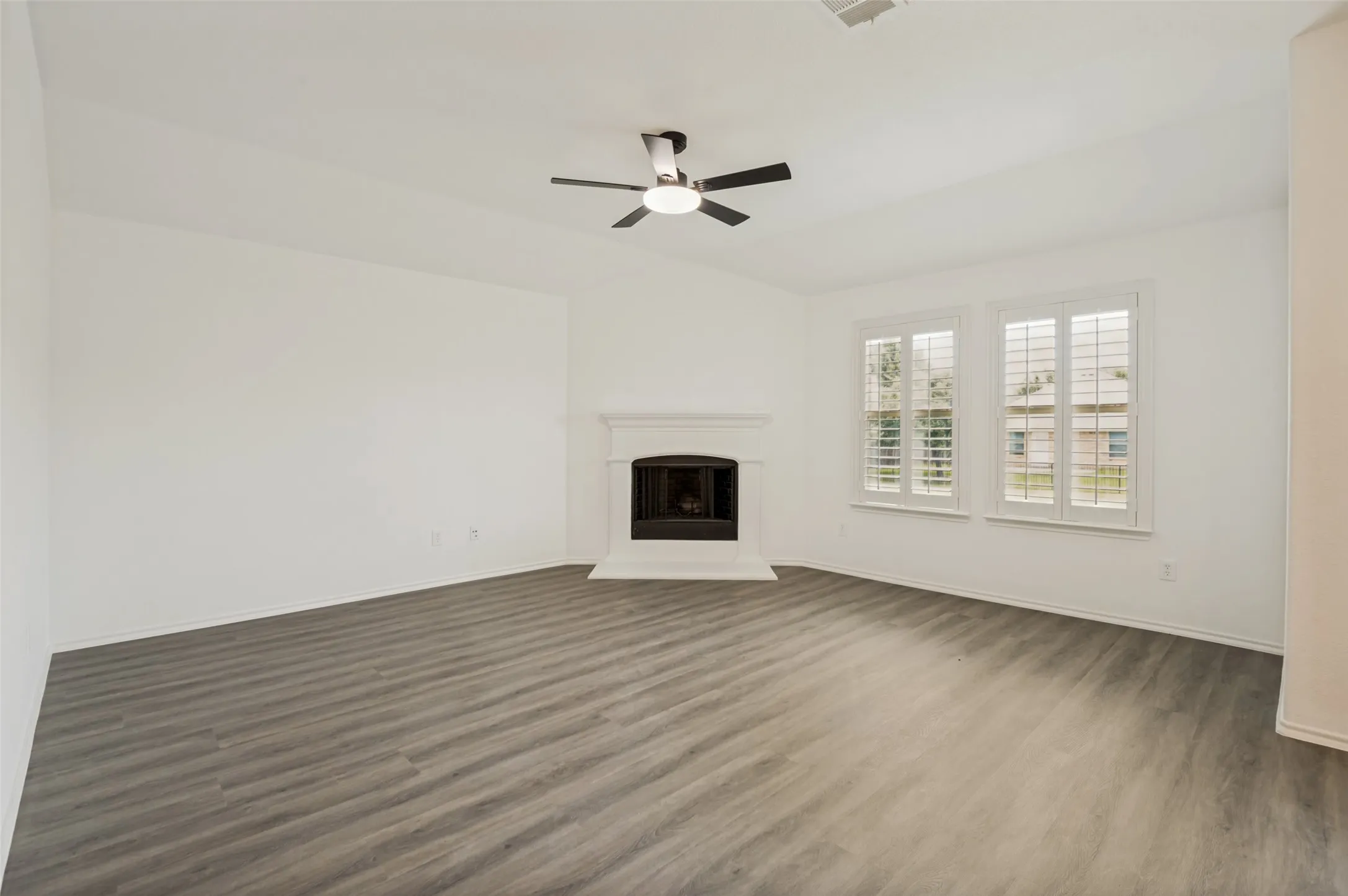 Single Family Residence For Sale in Denton County , 1097 Luton Drive, Prosper, Texas 75078, 3 Bedrooms, 2 Bathrooms, 2 Garage spaces, 1,882 Sqft, built in 2010, Price $375,000, mls#21286651, Real Estate Agent in Prosper, Homes For Sale in Denton county, Homes For Sale in Prosper, Realtor in Prosper Texas, Real Estate Brokerage Independent Realty Texas, Luminita Cordes Realtor