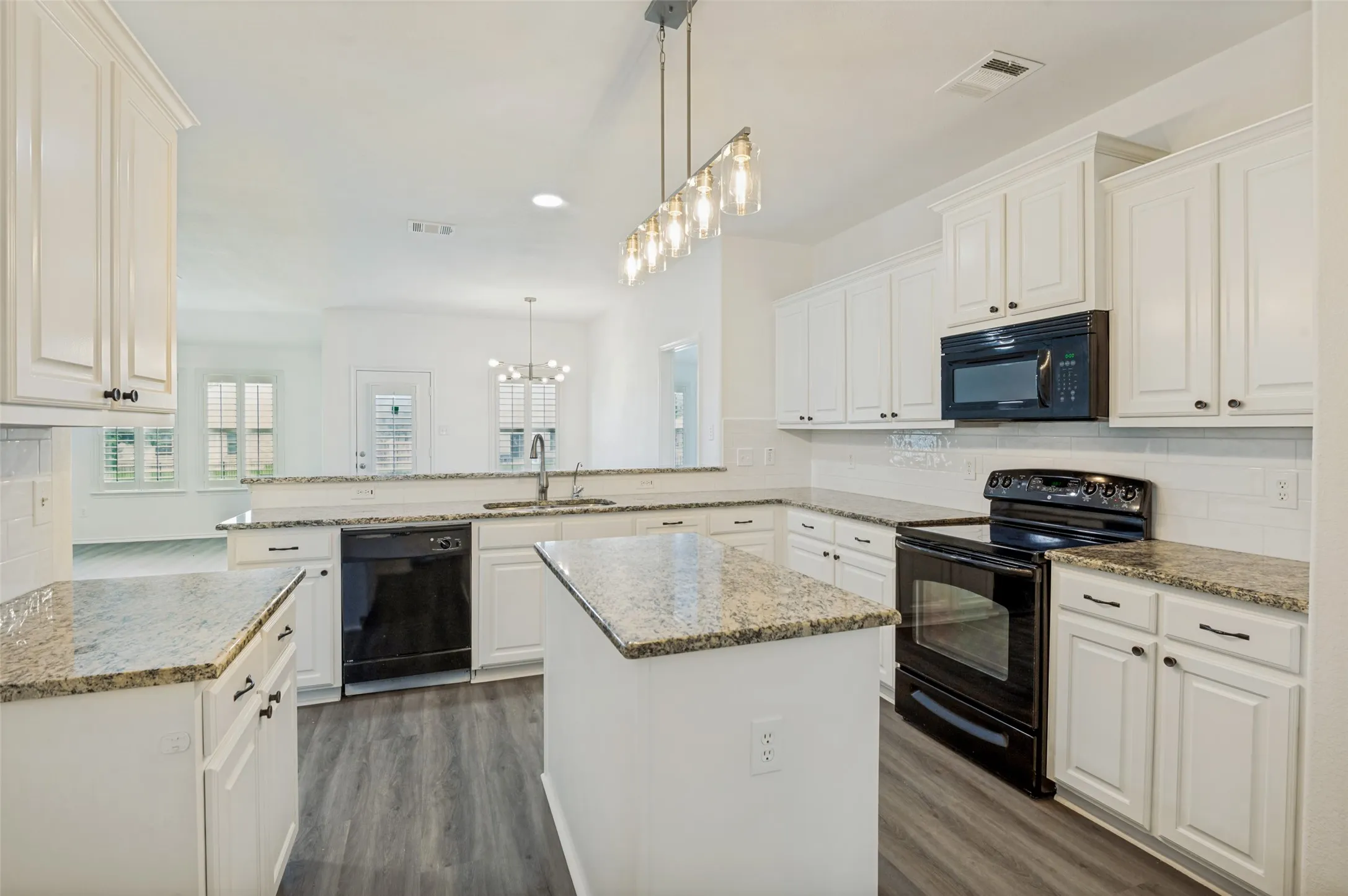 Single Family Residence For Sale in Denton County , 1097 Luton Drive, Prosper, Texas 75078, 3 Bedrooms, 2 Bathrooms, 2 Garage spaces, 1,882 Sqft, built in 2010, Price $375,000, mls#21286651, Real Estate Agent in Prosper, Homes For Sale in Denton county, Homes For Sale in Prosper, Realtor in Prosper Texas, Real Estate Brokerage Independent Realty Texas, Luminita Cordes Realtor