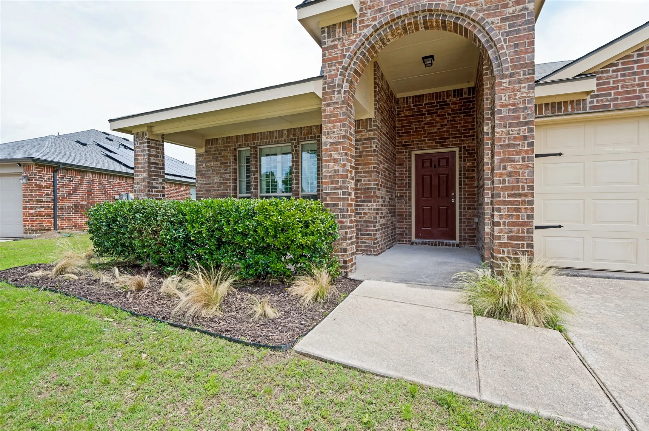 Single Family Residence For Sale in Denton County , 1097 Luton Drive, Prosper, Texas 75078, 3 Bedrooms, 2 Bathrooms, 2 Garage spaces, 1,882 Sqft, built in 2010, Price $375,000, mls#21286651, Real Estate Agent in Prosper, Homes For Sale in Denton county, Homes For Sale in Prosper, Realtor in Prosper Texas, Real Estate Brokerage Independent Realty Texas, Luminita Cordes Realtor