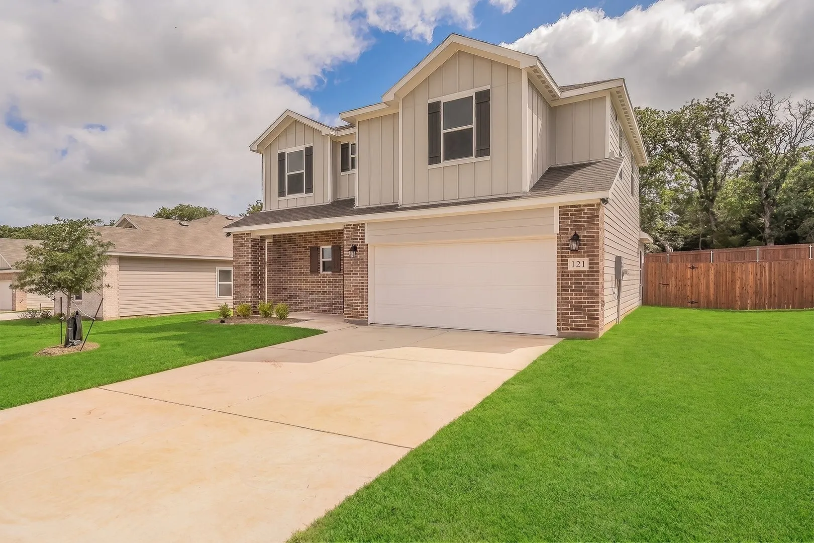 Single Family Residence For Sale in Johnson County , 121 Kylie Street, Cleburne, Texas 76031, 4 Bedroom, 3 Bathroom, 2 Garage spaces, 2,189 Sqft, built in 2024, mls#21286668, Real Estate Agent in Cleburne, Homes For Sale in Johnson county, Homes For Sale in Cleburne, Realtor in Cleburne Texas, Real Estate Brokerage Independent Realty Texas, Luminita Cordes Realtor