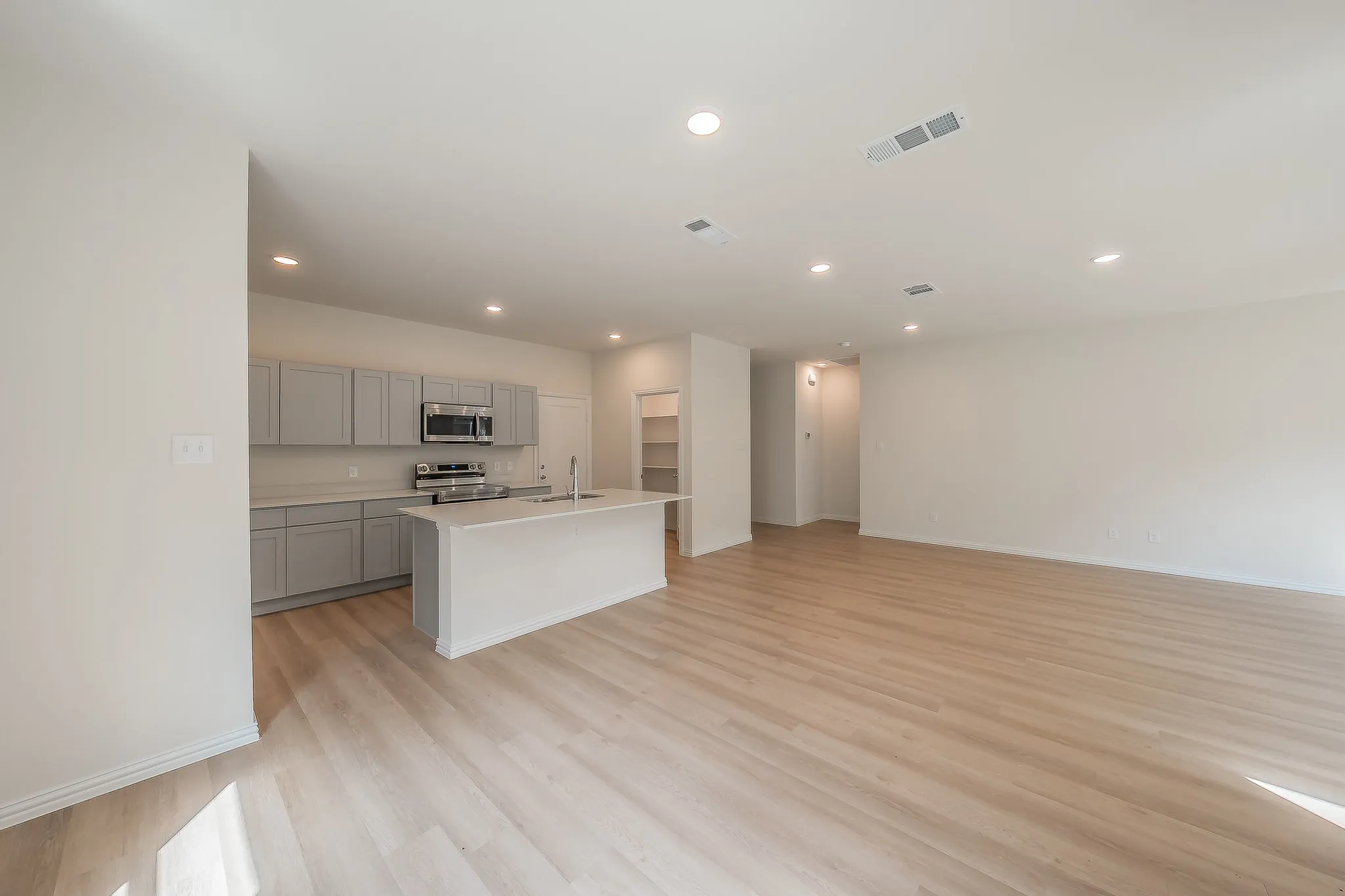 Single Family Residence For Sale in Johnson County , 121 Kylie Street, Cleburne, Texas 76031, 4 Bedroom, 3 Bathroom, 2 Garage spaces, 2,189 Sqft, built in 2024, mls#21286668, Real Estate Agent in Cleburne, Homes For Sale in Johnson county, Homes For Sale in Cleburne, Realtor in Cleburne Texas, Real Estate Brokerage Independent Realty Texas, Luminita Cordes Realtor