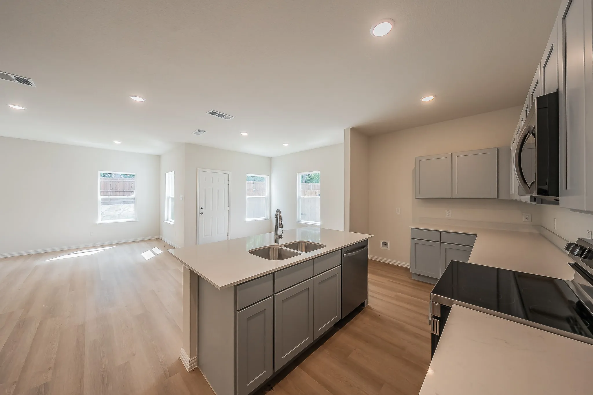 Single Family Residence For Sale in Johnson County , 121 Kylie Street, Cleburne, Texas 76031, 4 Bedroom, 3 Bathroom, 2 Garage spaces, 2,189 Sqft, built in 2024, mls#21286668, Real Estate Agent in Cleburne, Homes For Sale in Johnson county, Homes For Sale in Cleburne, Realtor in Cleburne Texas, Real Estate Brokerage Independent Realty Texas, Luminita Cordes Realtor
