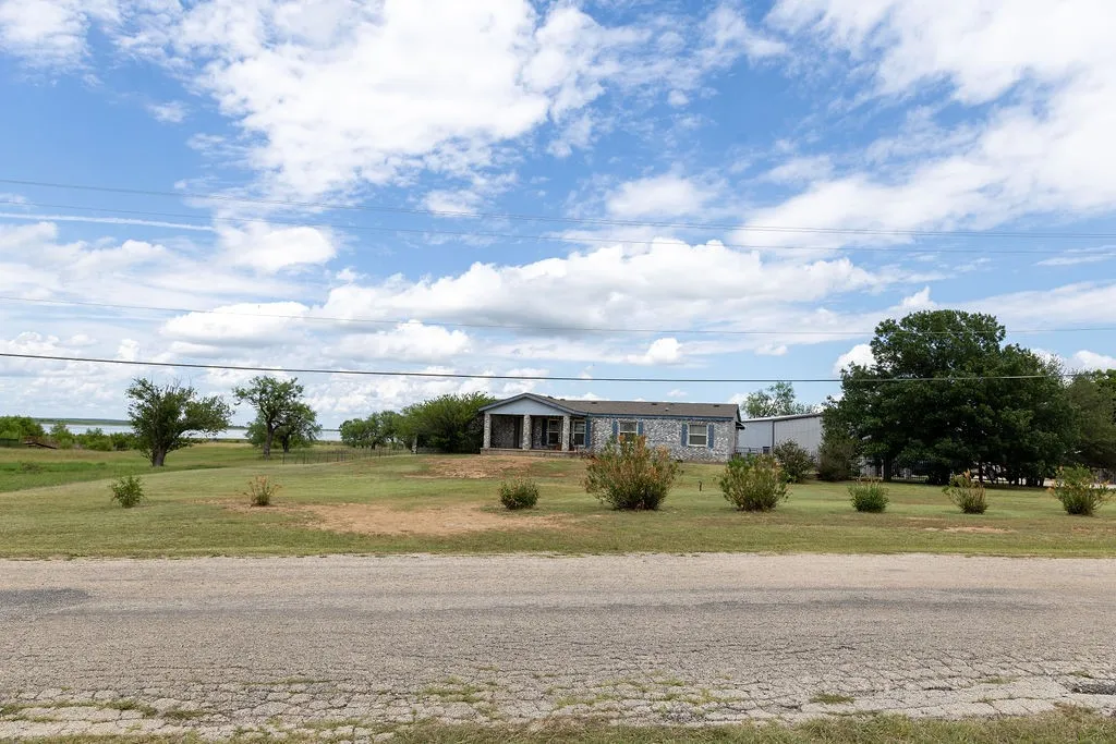 Mobile Home For Sale in Stephens County , 4544 scenic dr Drive, Breckenridge, Texas 76424, 3 Bedrooms, 2 Bathrooms, 2 Garage spaces, 1,920 Sqft, built in 1997, Price $285,000, mls#21286677, Real Estate Agent in Breckenridge, Homes For Sale in Stephens county, Homes For Sale in Breckenridge, Realtor in Breckenridge Texas, Real Estate Brokerage Independent Realty Texas, Luminita Cordes Realtor