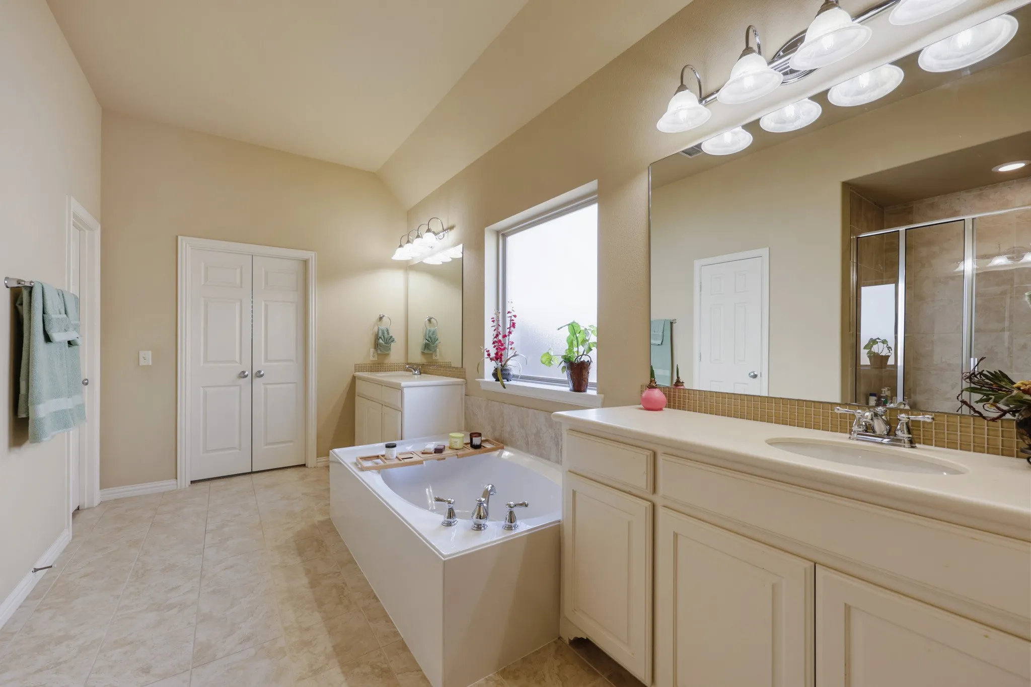 Single Family Residence For Sale in Collin County , 10096 Drawbridge Drive, Frisco, Texas 75035, 4 Bedroom, 4 Bathroom, 3 Garage spaces, 3,955 Sqft, built in 2011, mls#21283489, Real Estate Agent in Frisco, Homes For Sale in Collin county, Homes For Sale in Frisco, Realtor in Frisco Texas, Real Estate Brokerage Independent Realty Texas, Luminita Cordes Realtor