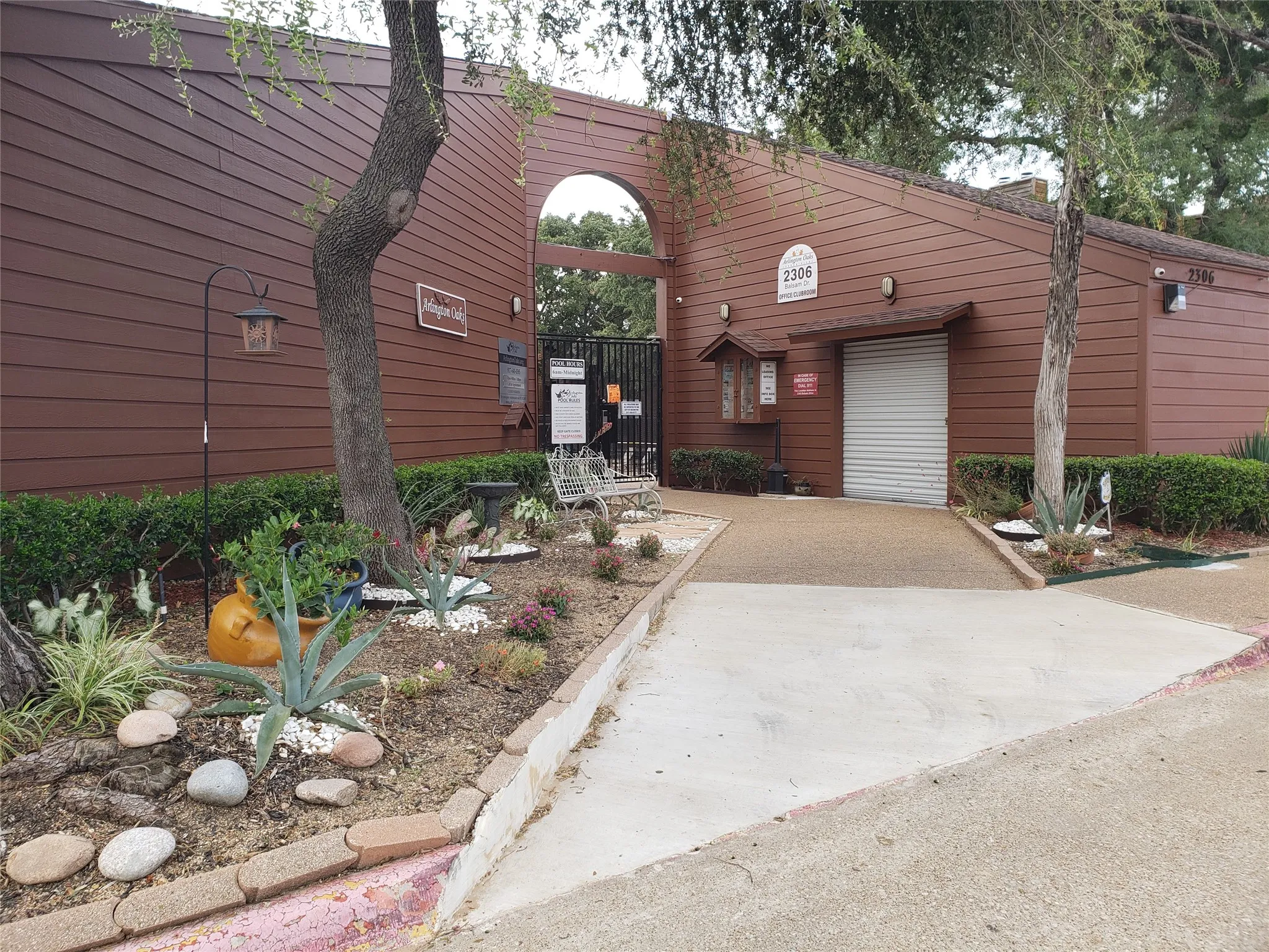 Condominium For Rent in Tarrant County , 2305 Basil Drive D301, Arlington, Texas 76006, 1 Bedroom, 1 Bathroom, Garage spaces, 535 Sqft, built in 1981, mls#21286708, Real Estate Agent in Arlington, Homes For Rent in Tarrant county, Homes For Rent in Arlington, Realtor in Arlington Texas, Real Estate Brokerage Independent Realty Texas, Luminita Cordes Realtor