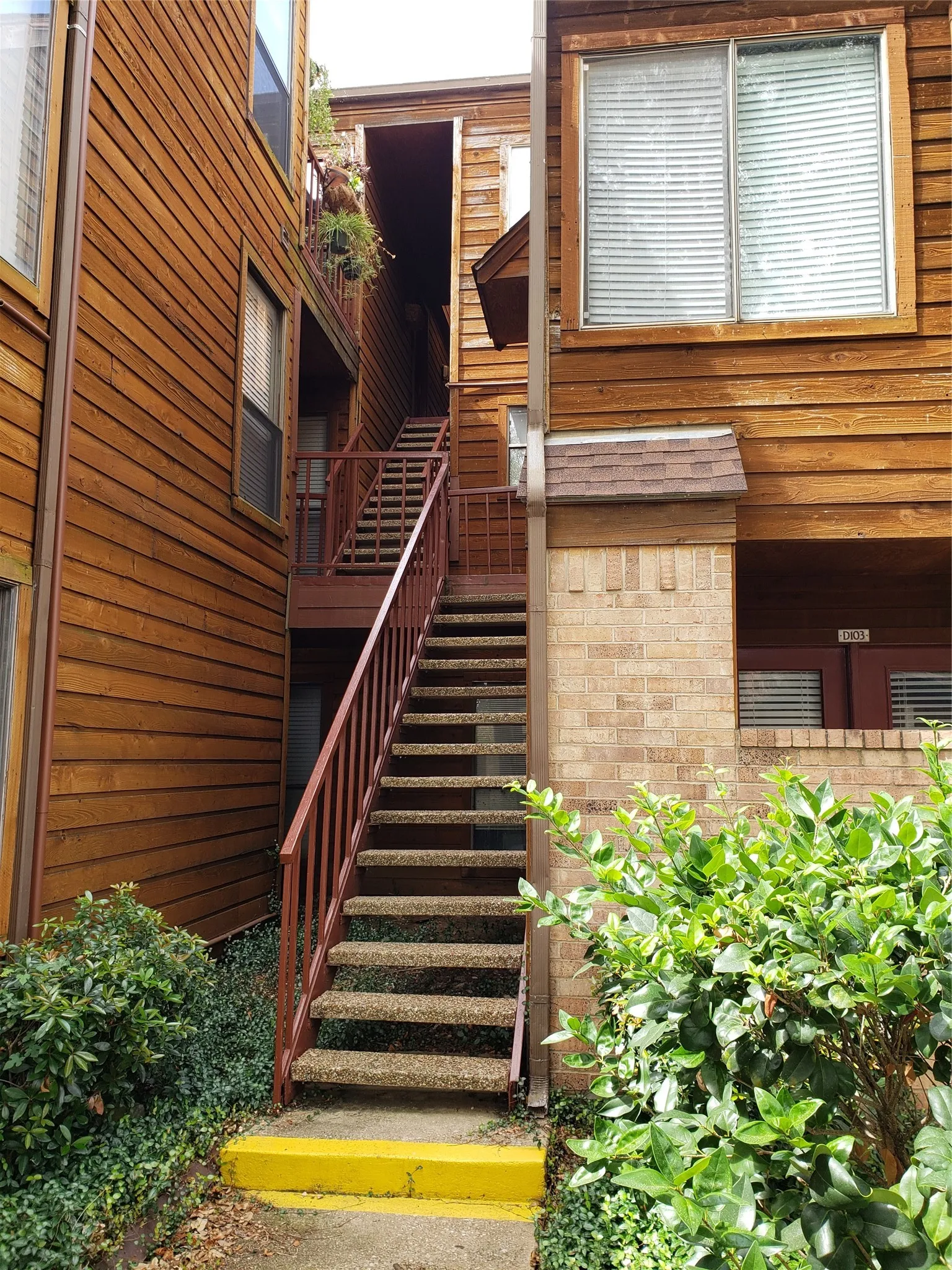 Condominium For Rent in Tarrant County , 2305 Basil Drive D301, Arlington, Texas 76006, 1 Bedroom, 1 Bathroom, Garage spaces, 535 Sqft, built in 1981, mls#21286708, Real Estate Agent in Arlington, Homes For Rent in Tarrant county, Homes For Rent in Arlington, Realtor in Arlington Texas, Real Estate Brokerage Independent Realty Texas, Luminita Cordes Realtor