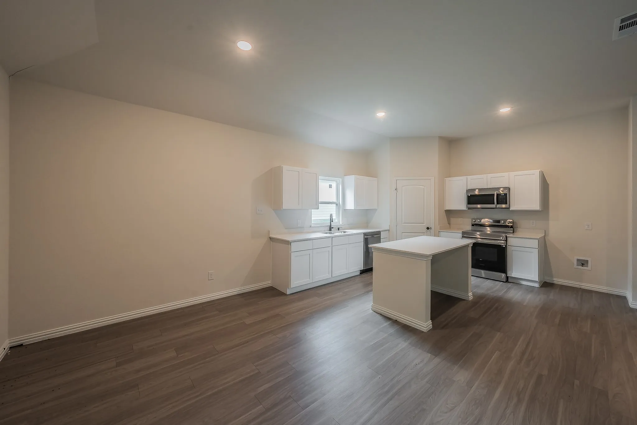 Single Family Residence For Sale in Johnson County , 115 Kylie Street, Cleburne, Texas 76031, 4 Bedroom, 2 Bathroom, 2 Garage spaces, 1,763 Sqft, built in 2024, mls#21286705, Real Estate Agent in Cleburne, Homes For Sale in Johnson county, Homes For Sale in Cleburne, Realtor in Cleburne Texas, Real Estate Brokerage Independent Realty Texas, Luminita Cordes Realtor