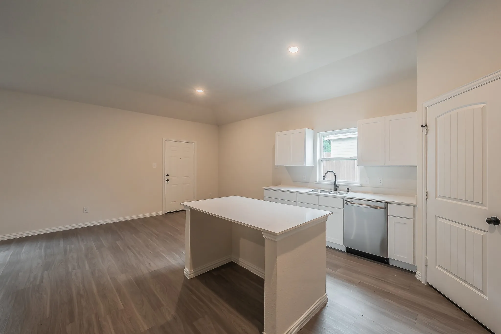 Single Family Residence For Sale in Johnson County , 115 Kylie Street, Cleburne, Texas 76031, 4 Bedroom, 2 Bathroom, 2 Garage spaces, 1,763 Sqft, built in 2024, mls#21286705, Real Estate Agent in Cleburne, Homes For Sale in Johnson county, Homes For Sale in Cleburne, Realtor in Cleburne Texas, Real Estate Brokerage Independent Realty Texas, Luminita Cordes Realtor