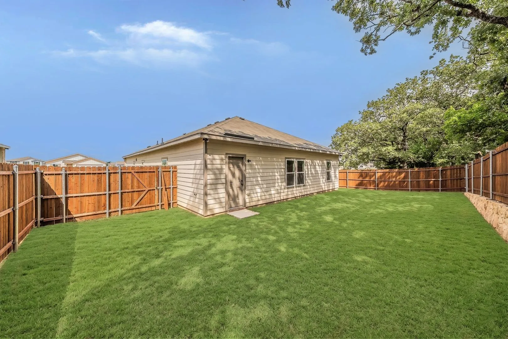 Single Family Residence For Sale in Johnson County , 115 Kylie Street, Cleburne, Texas 76031, 4 Bedroom, 2 Bathroom, 2 Garage spaces, 1,763 Sqft, built in 2024, mls#21286705, Real Estate Agent in Cleburne, Homes For Sale in Johnson county, Homes For Sale in Cleburne, Realtor in Cleburne Texas, Real Estate Brokerage Independent Realty Texas, Luminita Cordes Realtor