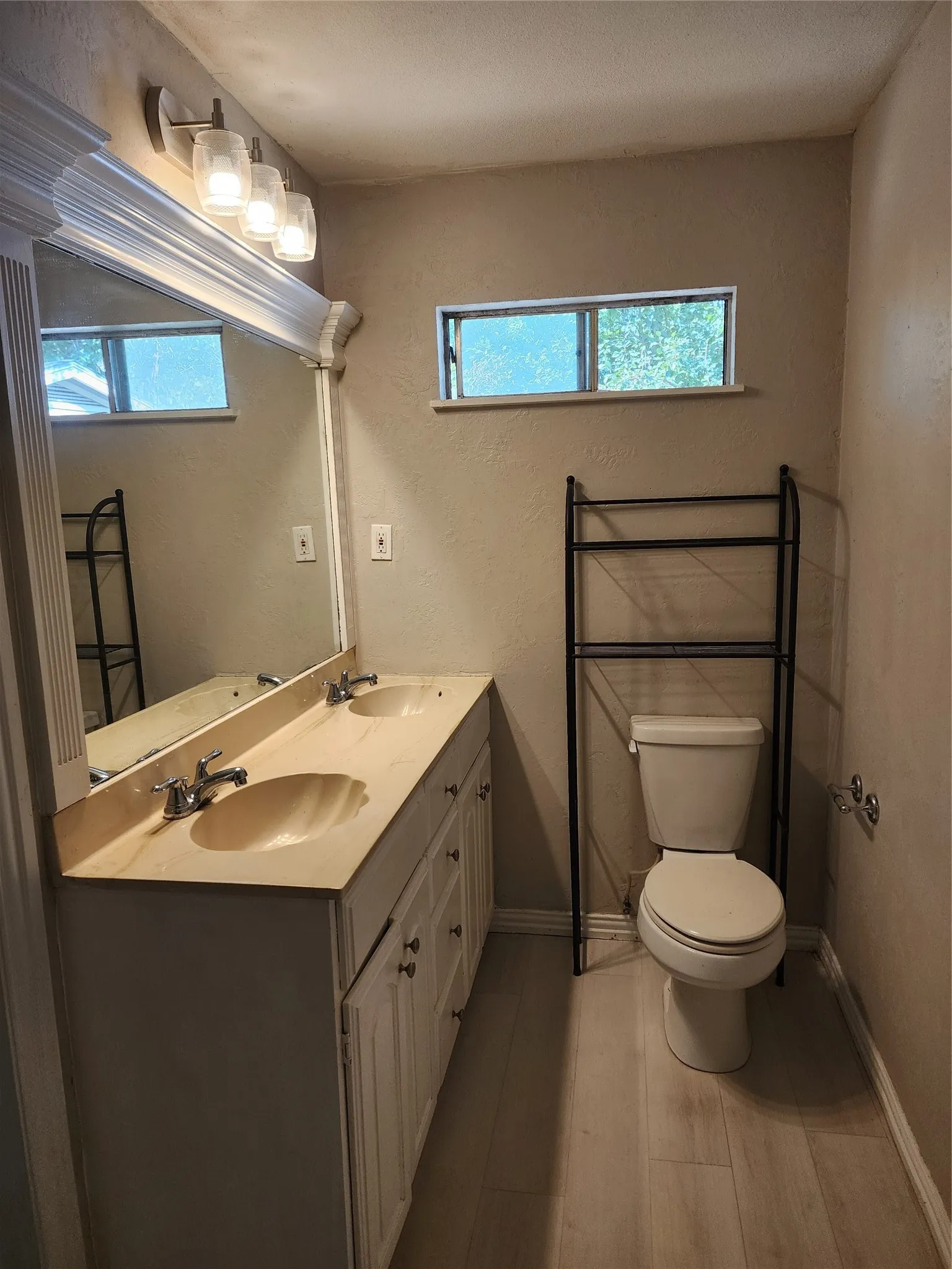 Single Family Residence For Rent in Dallas County , 808 Howell Drive, Coppell, Texas 75019, 3 Bedroom, 2 Bathroom, Garage spaces, 1,466 Sqft, built in 1970, mls#21286704, Real Estate Agent in Coppell, Homes For Rent in Dallas county, Homes For Rent in Coppell, Realtor in Coppell Texas, Real Estate Brokerage Independent Realty Texas, Luminita Cordes Realtor