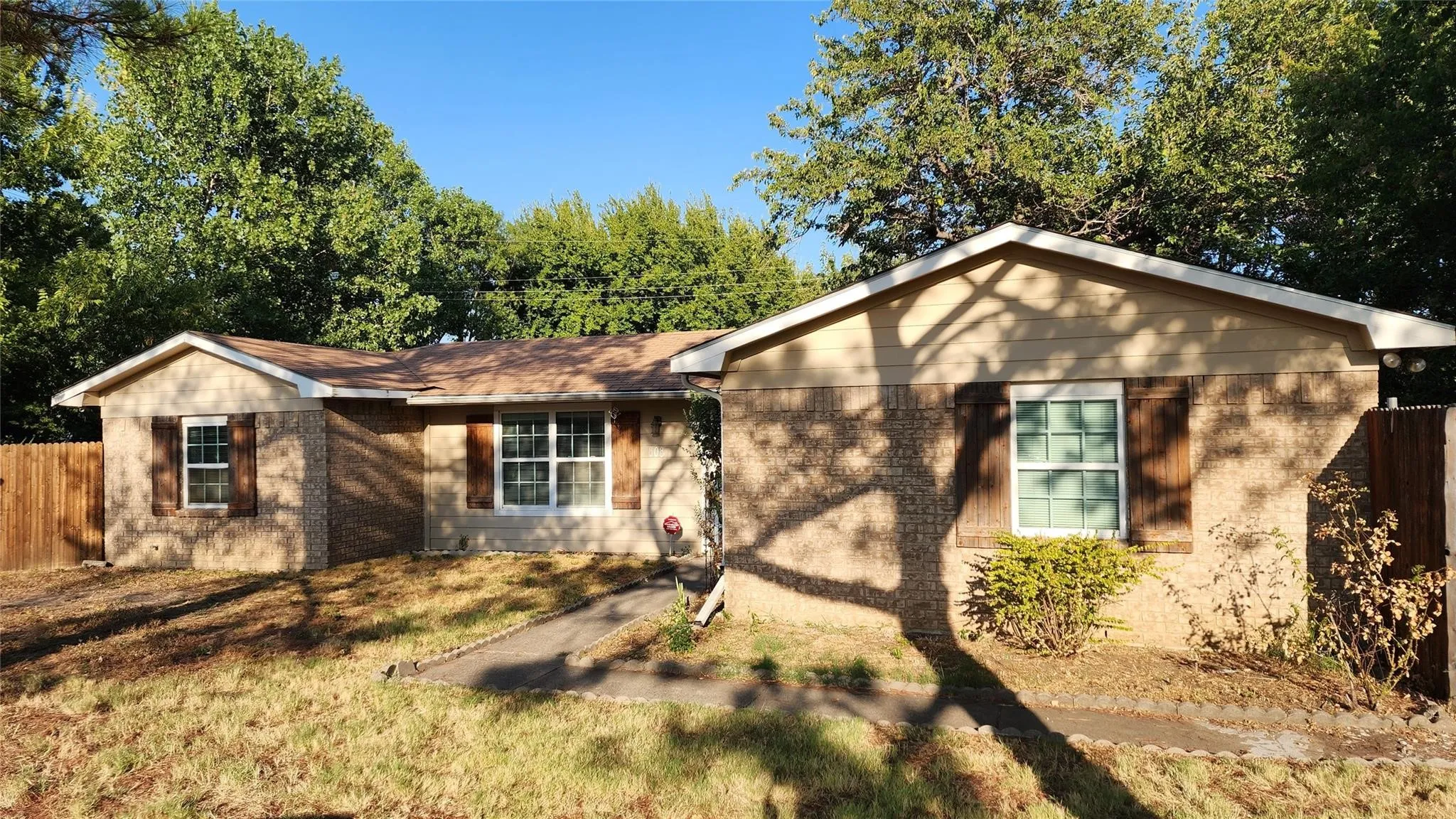 Single Family Residence For Rent in Dallas County , 808 Howell Drive, Coppell, Texas 75019, 3 Bedroom, 2 Bathroom, Garage spaces, 1,466 Sqft, built in 1970, mls#21286704, Real Estate Agent in Coppell, Homes For Rent in Dallas county, Homes For Rent in Coppell, Realtor in Coppell Texas, Real Estate Brokerage Independent Realty Texas, Luminita Cordes Realtor