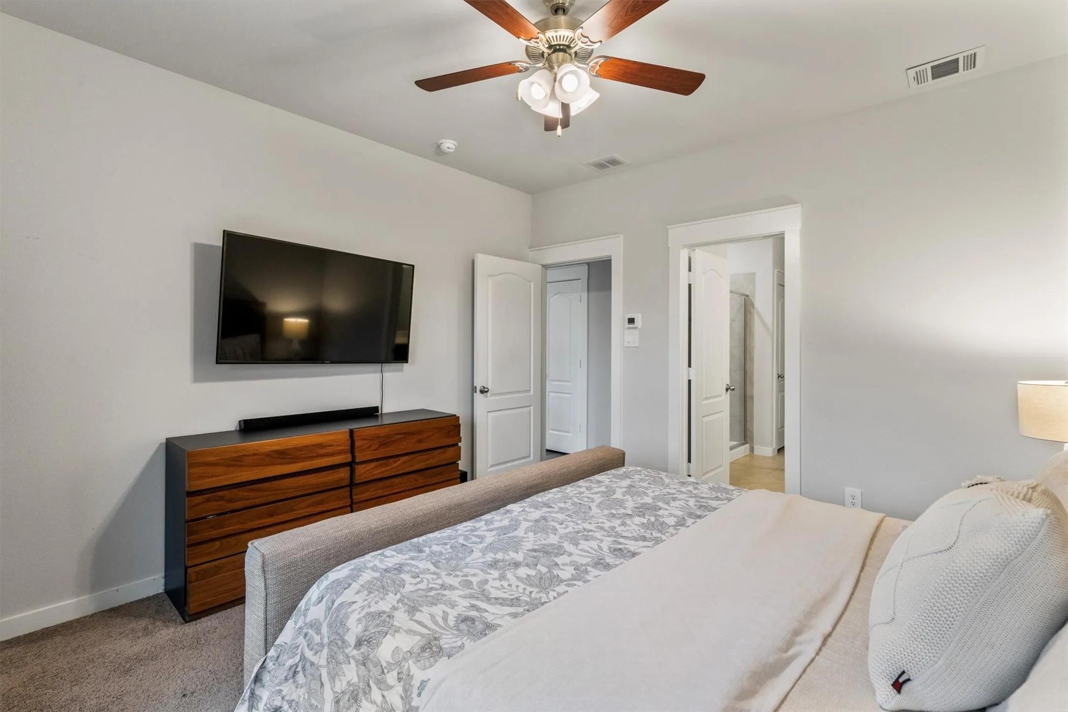 Recessed lighting and ceiling fan with integrated lighting