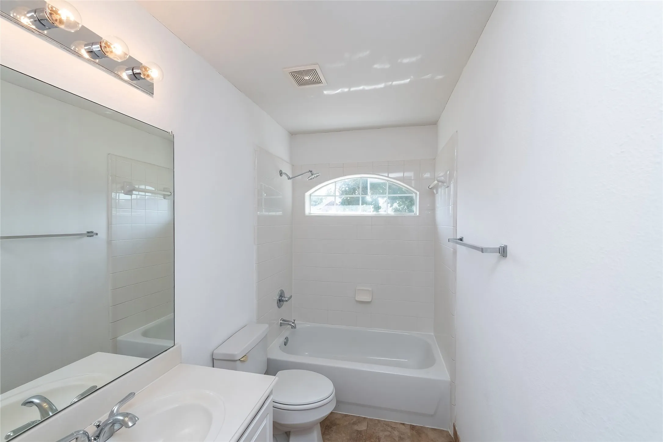 Single Family Residence For Rent in Denton County , 2318 Balleybrooke Drive, Lewisville, Texas 75077, 3 Bedrooms, 3 Bathrooms, Garage spaces, 2,699 Sqft, built in 2000, Price $2,950, mls#21286729, Real Estate Agent in Lewisville, Homes For Rent in Denton county, Homes For Rent in Lewisville, Realtor in Lewisville Texas, Real Estate Brokerage Independent Realty Texas, Luminita Cordes Realtor