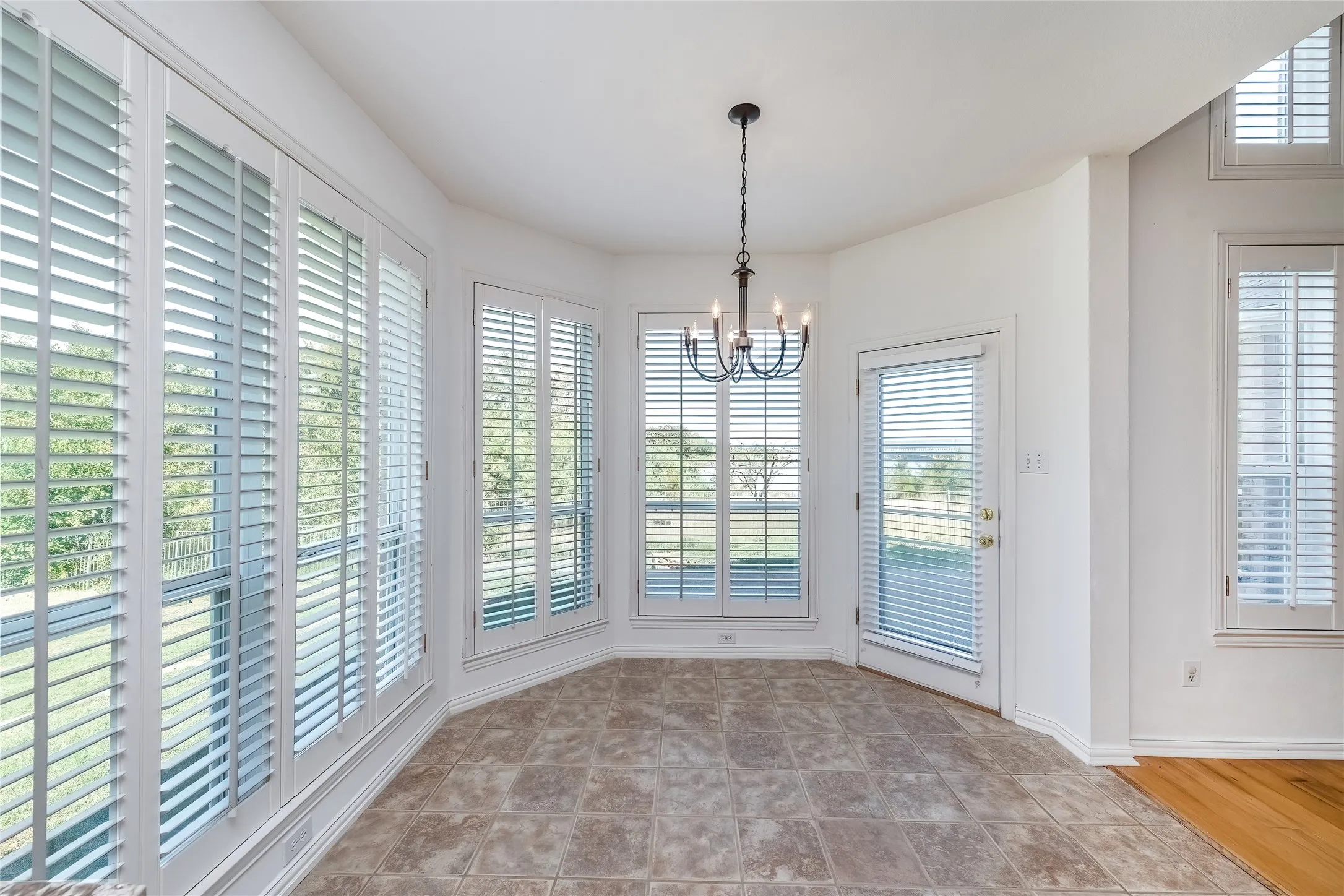 Single Family Residence For Rent in Denton County , 2318 Balleybrooke Drive, Lewisville, Texas 75077, 3 Bedrooms, 3 Bathrooms, Garage spaces, 2,699 Sqft, built in 2000, Price $2,950, mls#21286729, Real Estate Agent in Lewisville, Homes For Rent in Denton county, Homes For Rent in Lewisville, Realtor in Lewisville Texas, Real Estate Brokerage Independent Realty Texas, Luminita Cordes Realtor