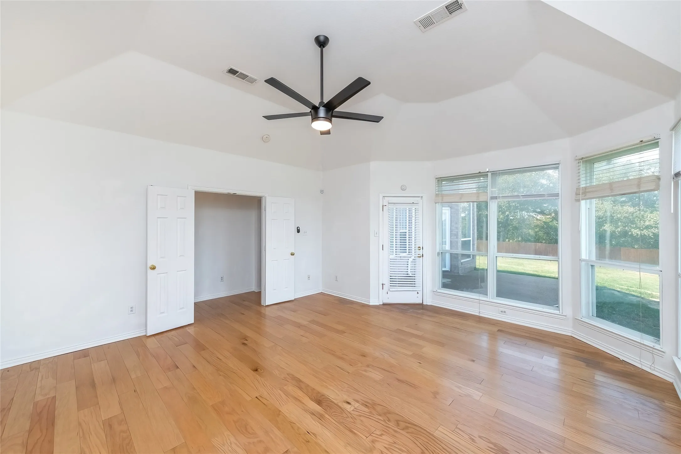 Single Family Residence For Rent in Denton County , 2318 Balleybrooke Drive, Lewisville, Texas 75077, 3 Bedrooms, 3 Bathrooms, Garage spaces, 2,699 Sqft, built in 2000, Price $2,950, mls#21286729, Real Estate Agent in Lewisville, Homes For Rent in Denton county, Homes For Rent in Lewisville, Realtor in Lewisville Texas, Real Estate Brokerage Independent Realty Texas, Luminita Cordes Realtor