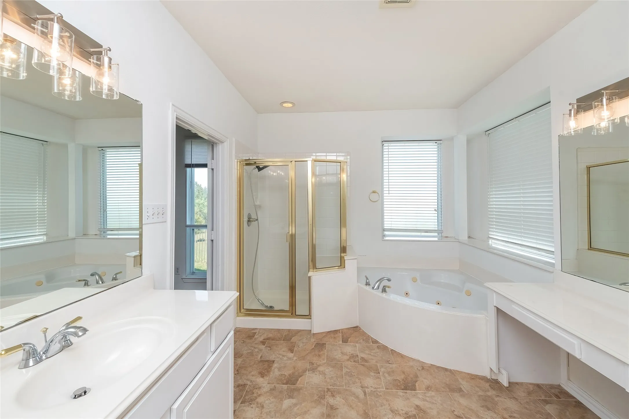 Single Family Residence For Rent in Denton County , 2318 Balleybrooke Drive, Lewisville, Texas 75077, 3 Bedrooms, 3 Bathrooms, Garage spaces, 2,699 Sqft, built in 2000, Price $2,950, mls#21286729, Real Estate Agent in Lewisville, Homes For Rent in Denton county, Homes For Rent in Lewisville, Realtor in Lewisville Texas, Real Estate Brokerage Independent Realty Texas, Luminita Cordes Realtor