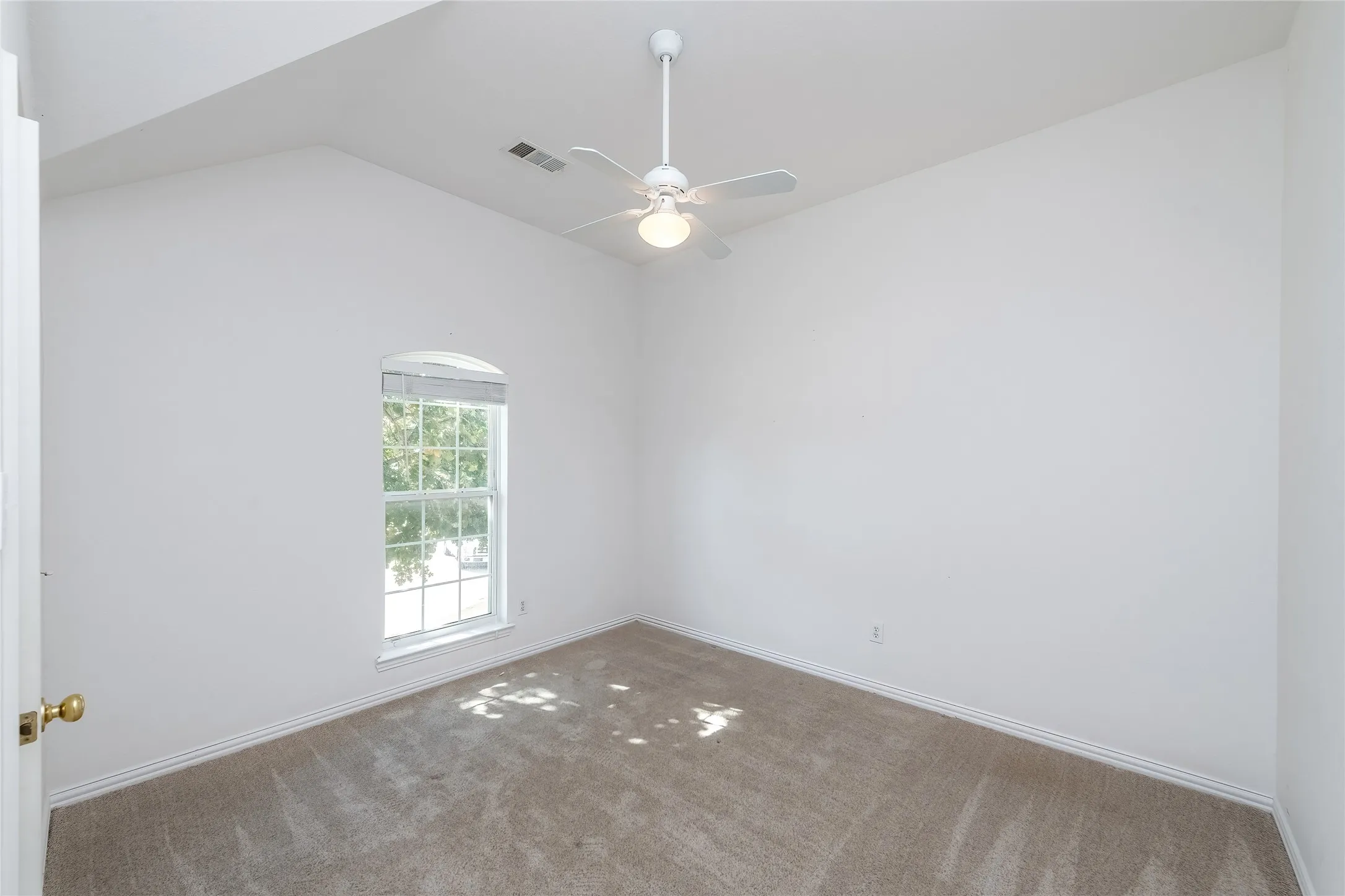 Single Family Residence For Rent in Denton County , 2318 Balleybrooke Drive, Lewisville, Texas 75077, 3 Bedrooms, 3 Bathrooms, Garage spaces, 2,699 Sqft, built in 2000, Price $2,950, mls#21286729, Real Estate Agent in Lewisville, Homes For Rent in Denton county, Homes For Rent in Lewisville, Realtor in Lewisville Texas, Real Estate Brokerage Independent Realty Texas, Luminita Cordes Realtor