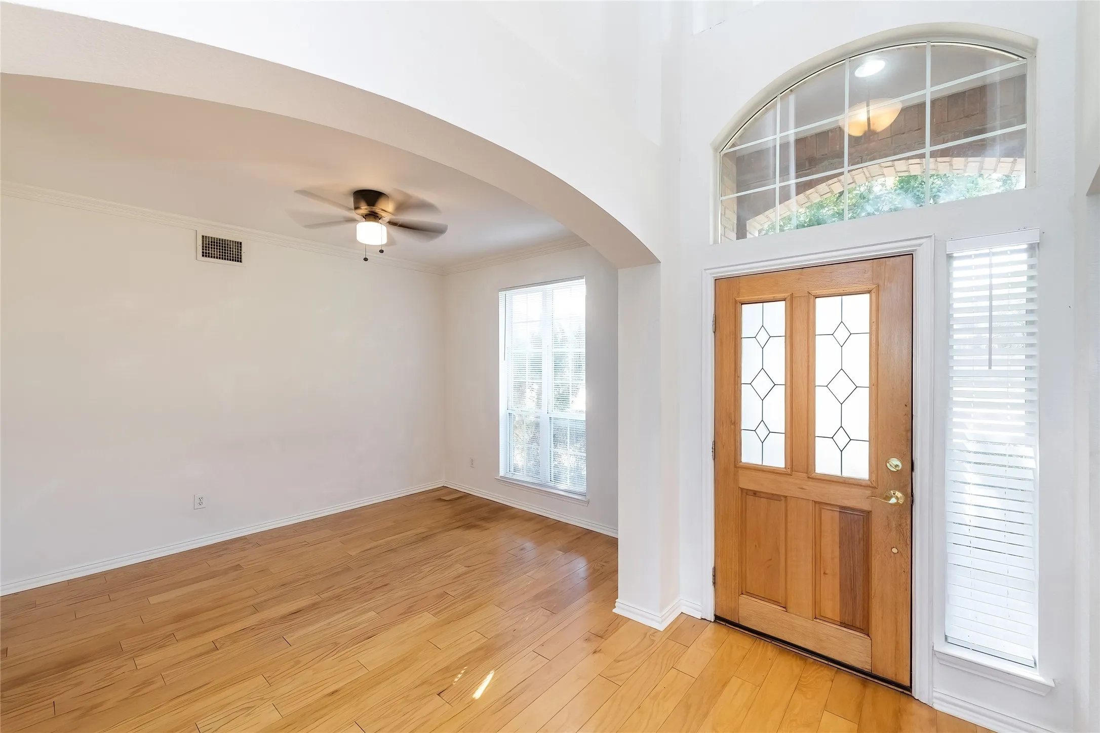 Single Family Residence For Rent in Denton County , 2318 Balleybrooke Drive, Lewisville, Texas 75077, 3 Bedrooms, 3 Bathrooms, Garage spaces, 2,699 Sqft, built in 2000, Price $2,950, mls#21286729, Real Estate Agent in Lewisville, Homes For Rent in Denton county, Homes For Rent in Lewisville, Realtor in Lewisville Texas, Real Estate Brokerage Independent Realty Texas, Luminita Cordes Realtor