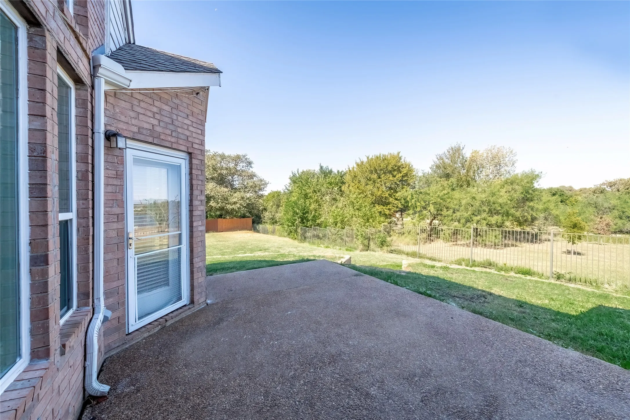 Single Family Residence For Rent in Denton County , 2318 Balleybrooke Drive, Lewisville, Texas 75077, 3 Bedrooms, 3 Bathrooms, Garage spaces, 2,699 Sqft, built in 2000, Price $2,950, mls#21286729, Real Estate Agent in Lewisville, Homes For Rent in Denton county, Homes For Rent in Lewisville, Realtor in Lewisville Texas, Real Estate Brokerage Independent Realty Texas, Luminita Cordes Realtor