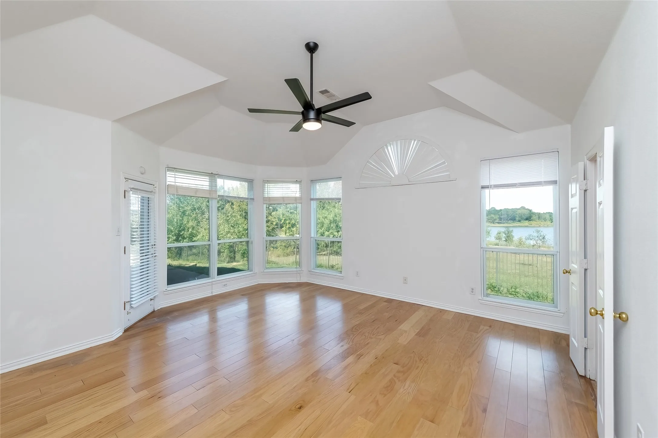Single Family Residence For Rent in Denton County , 2318 Balleybrooke Drive, Lewisville, Texas 75077, 3 Bedrooms, 3 Bathrooms, Garage spaces, 2,699 Sqft, built in 2000, Price $2,950, mls#21286729, Real Estate Agent in Lewisville, Homes For Rent in Denton county, Homes For Rent in Lewisville, Realtor in Lewisville Texas, Real Estate Brokerage Independent Realty Texas, Luminita Cordes Realtor