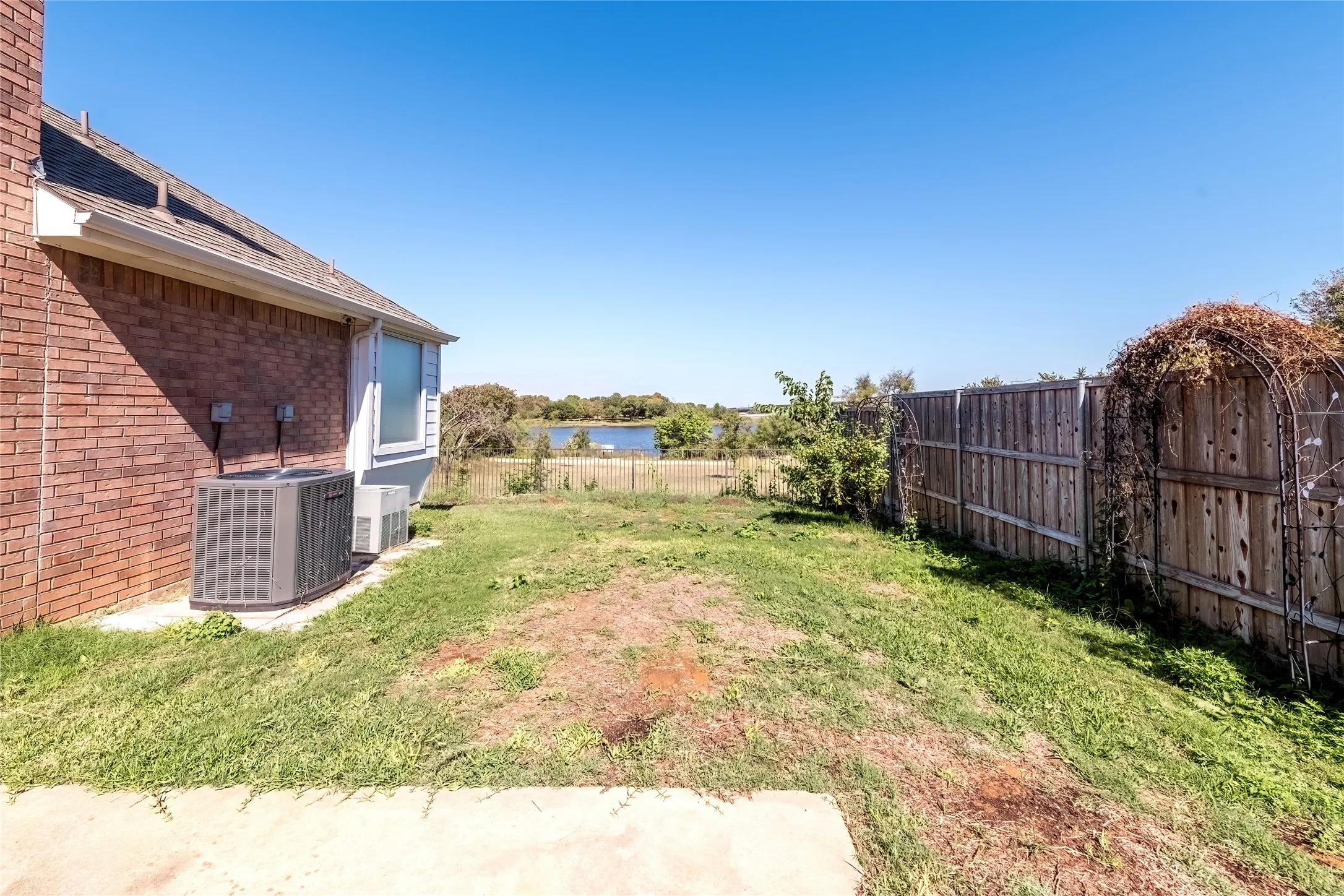 Single Family Residence For Rent in Denton County , 2318 Balleybrooke Drive, Lewisville, Texas 75077, 3 Bedrooms, 3 Bathrooms, Garage spaces, 2,699 Sqft, built in 2000, Price $2,950, mls#21286729, Real Estate Agent in Lewisville, Homes For Rent in Denton county, Homes For Rent in Lewisville, Realtor in Lewisville Texas, Real Estate Brokerage Independent Realty Texas, Luminita Cordes Realtor