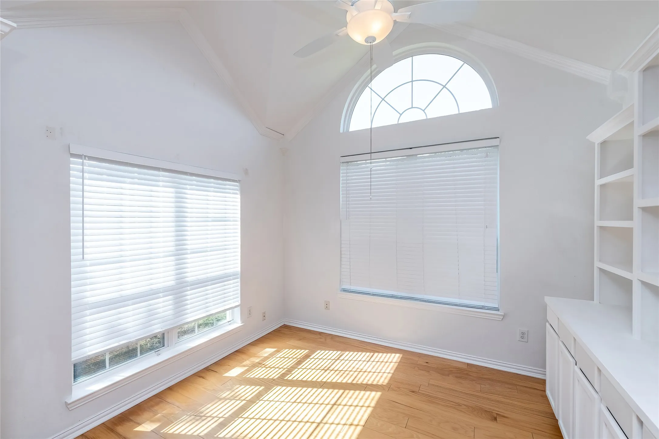 Single Family Residence For Rent in Denton County , 2318 Balleybrooke Drive, Lewisville, Texas 75077, 3 Bedrooms, 3 Bathrooms, Garage spaces, 2,699 Sqft, built in 2000, Price $2,950, mls#21286729, Real Estate Agent in Lewisville, Homes For Rent in Denton county, Homes For Rent in Lewisville, Realtor in Lewisville Texas, Real Estate Brokerage Independent Realty Texas, Luminita Cordes Realtor