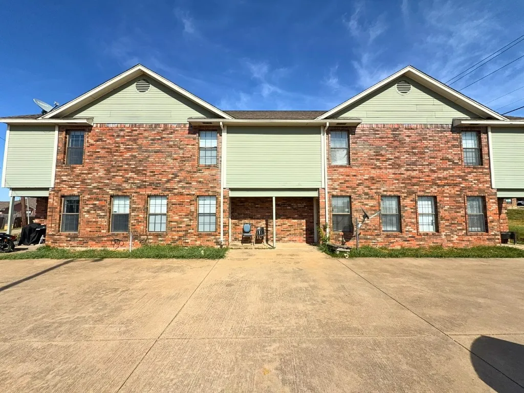 Apartment For Rent in Collin County , 807 W Walnut Street C4, Celina, Texas 75009, 2 Bedroom, 2 Bathroom, Garage spaces, 887 Sqft, built in 1985, mls#21286730, Real Estate Agent in Celina, Homes For Rent in Collin county, Homes For Rent in Celina, Realtor in Celina Texas, Real Estate Brokerage Independent Realty Texas, Luminita Cordes Realtor