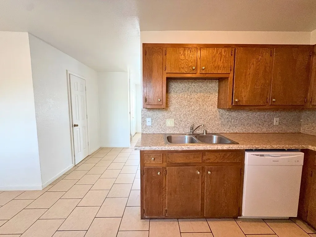 Apartment For Rent in Collin County , 807 W Walnut Street C4, Celina, Texas 75009, 2 Bedroom, 2 Bathroom, Garage spaces, 887 Sqft, built in 1985, mls#21286730, Real Estate Agent in Celina, Homes For Rent in Collin county, Homes For Rent in Celina, Realtor in Celina Texas, Real Estate Brokerage Independent Realty Texas, Luminita Cordes Realtor