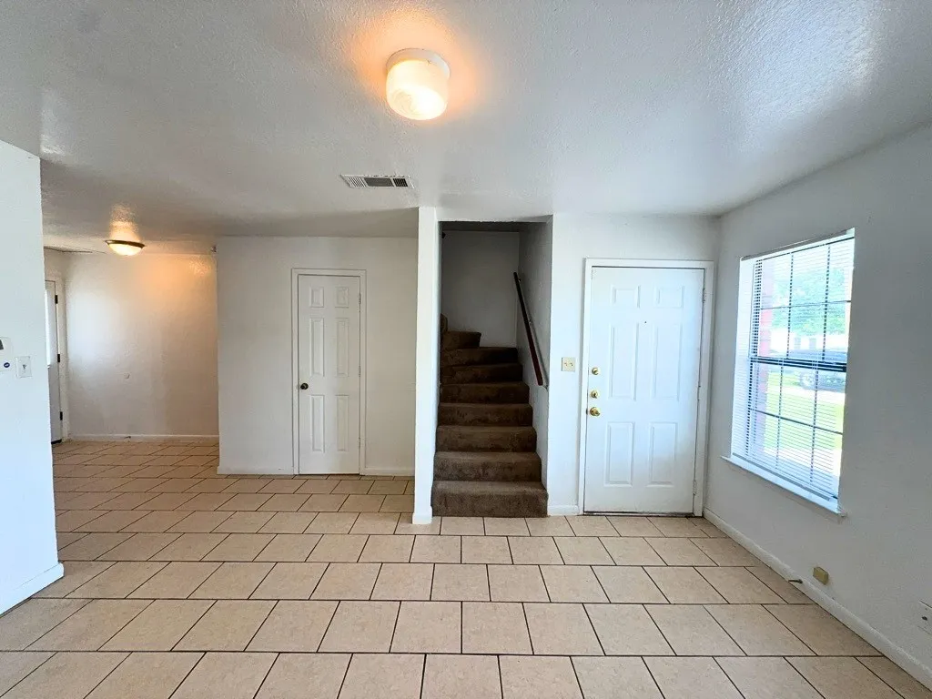 Apartment For Rent in Collin County , 807 W Walnut Street C4, Celina, Texas 75009, 2 Bedroom, 2 Bathroom, Garage spaces, 887 Sqft, built in 1985, mls#21286730, Real Estate Agent in Celina, Homes For Rent in Collin county, Homes For Rent in Celina, Realtor in Celina Texas, Real Estate Brokerage Independent Realty Texas, Luminita Cordes Realtor