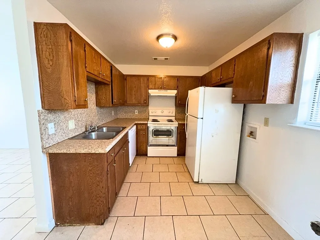 Apartment For Rent in Collin County , 807 W Walnut Street C4, Celina, Texas 75009, 2 Bedroom, 2 Bathroom, Garage spaces, 887 Sqft, built in 1985, mls#21286730, Real Estate Agent in Celina, Homes For Rent in Collin county, Homes For Rent in Celina, Realtor in Celina Texas, Real Estate Brokerage Independent Realty Texas, Luminita Cordes Realtor