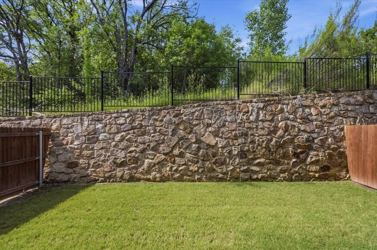 Condominium For Sale in Tarrant County , 6346 Oakbend Circle 6346, Fort Worth, Texas 76132, 3 Bedroom, 3 Bathroom, 2 Garage spaces, 1,999 Sqft, built in 2022, mls#21283023, Real Estate Agent in Fort Worth, Homes For Sale in Tarrant county, Homes For Sale in Fort Worth, Realtor in Fort Worth Texas, Real Estate Brokerage Independent Realty Texas, Luminita Cordes Realtor