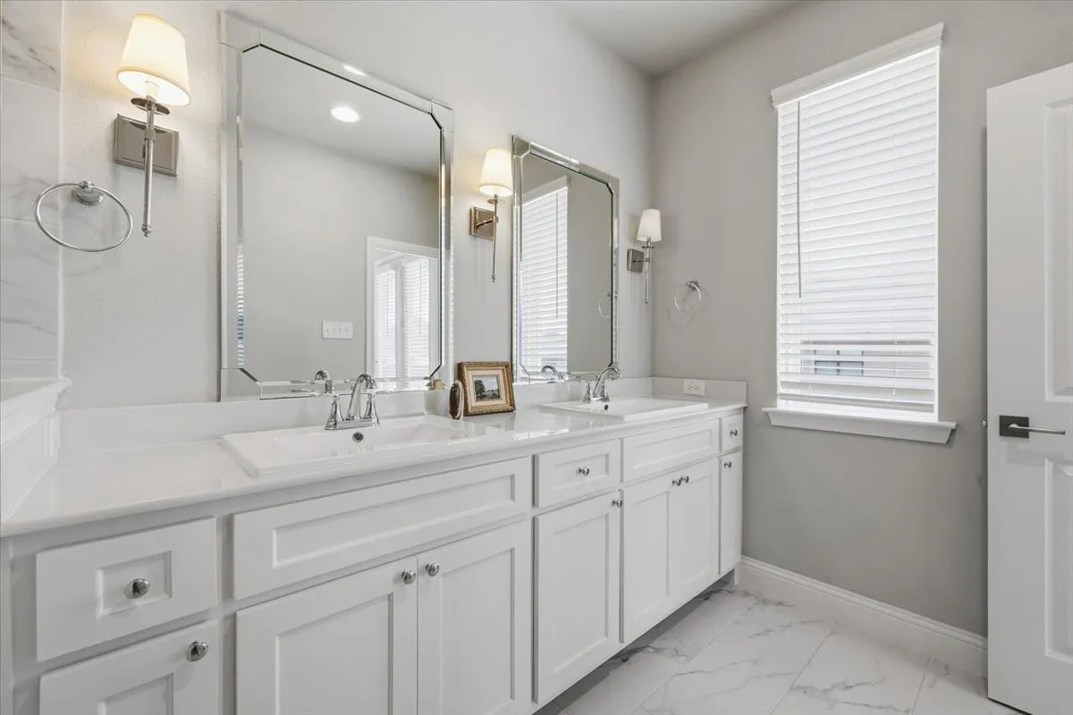 Condominium For Sale in Tarrant County , 6346 Oakbend Circle 6346, Fort Worth, Texas 76132, 3 Bedroom, 3 Bathroom, 2 Garage spaces, 1,999 Sqft, built in 2022, mls#21283023, Real Estate Agent in Fort Worth, Homes For Sale in Tarrant county, Homes For Sale in Fort Worth, Realtor in Fort Worth Texas, Real Estate Brokerage Independent Realty Texas, Luminita Cordes Realtor