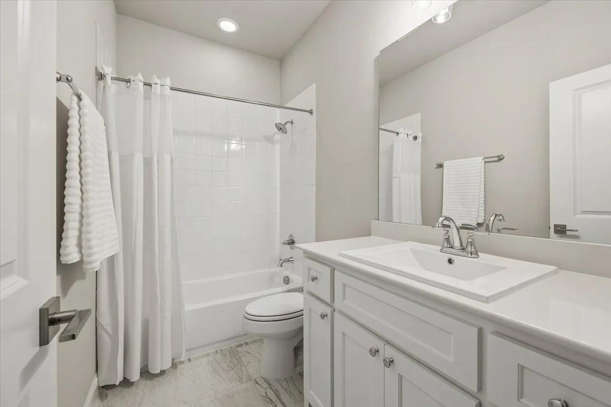 Condominium For Sale in Tarrant County , 6346 Oakbend Circle 6346, Fort Worth, Texas 76132, 3 Bedroom, 3 Bathroom, 2 Garage spaces, 1,999 Sqft, built in 2022, mls#21283023, Real Estate Agent in Fort Worth, Homes For Sale in Tarrant county, Homes For Sale in Fort Worth, Realtor in Fort Worth Texas, Real Estate Brokerage Independent Realty Texas, Luminita Cordes Realtor