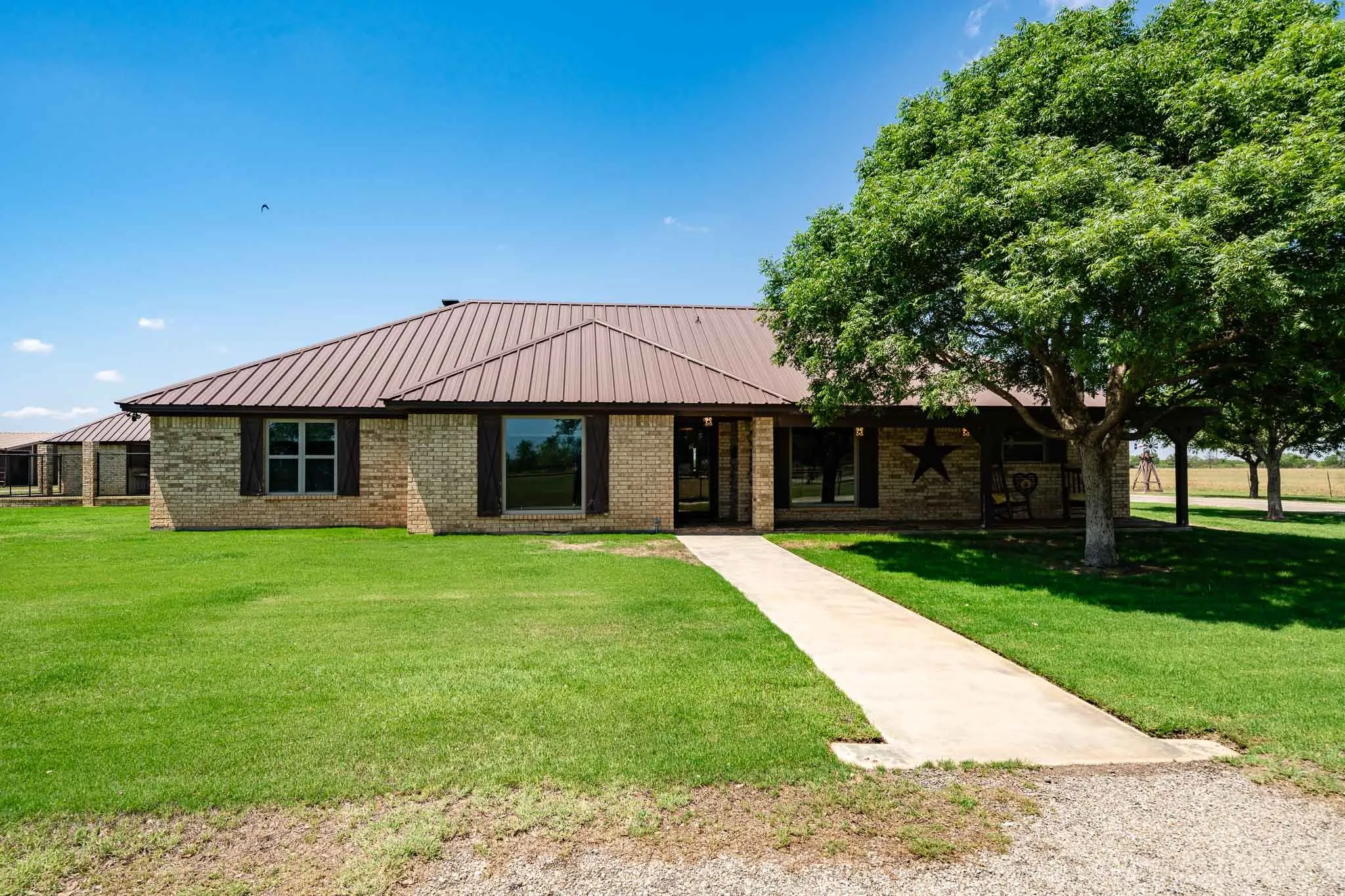 Single Family Residence For Sale in Jones County , 4946 County Road 410, Hawley, Texas 79525, 3 Bedrooms, 3 Bathrooms, 2 Garage spaces, 2,792 Sqft, built in 1984, Price $899,000, mls#21286747, Real Estate Agent in Hawley, Homes For Sale in Jones county, Homes For Sale in Hawley, Realtor in Hawley Texas, Real Estate Brokerage Independent Realty Texas, Luminita Cordes Realtor