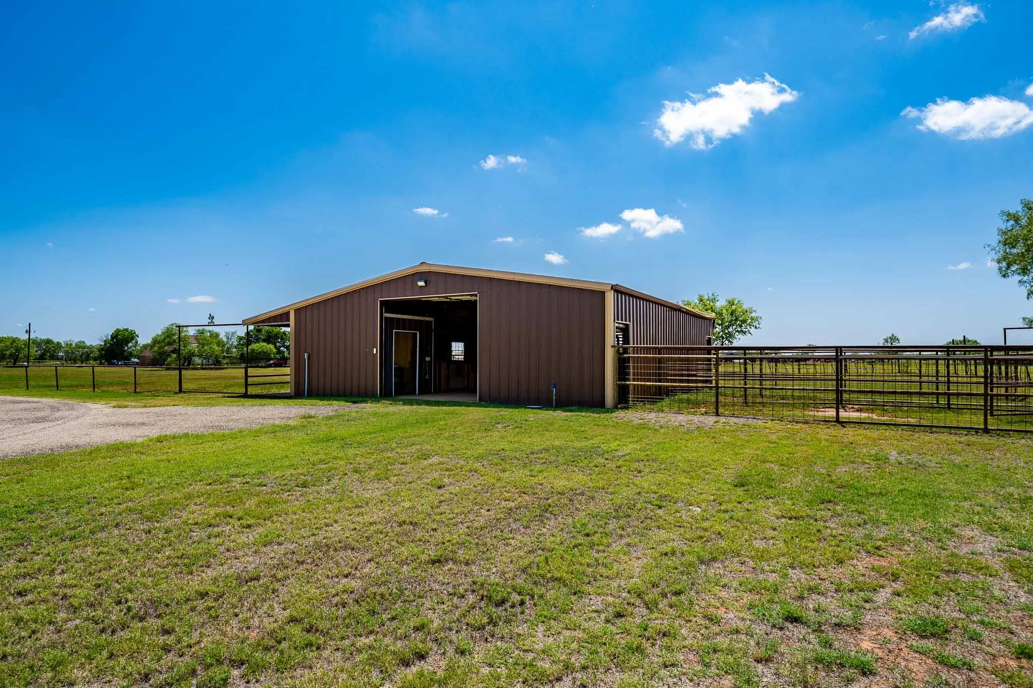 Single Family Residence For Sale in Jones County , 4946 County Road 410, Hawley, Texas 79525, 3 Bedrooms, 3 Bathrooms, 2 Garage spaces, 2,792 Sqft, built in 1984, Price $899,000, mls#21286747, Real Estate Agent in Hawley, Homes For Sale in Jones county, Homes For Sale in Hawley, Realtor in Hawley Texas, Real Estate Brokerage Independent Realty Texas, Luminita Cordes Realtor