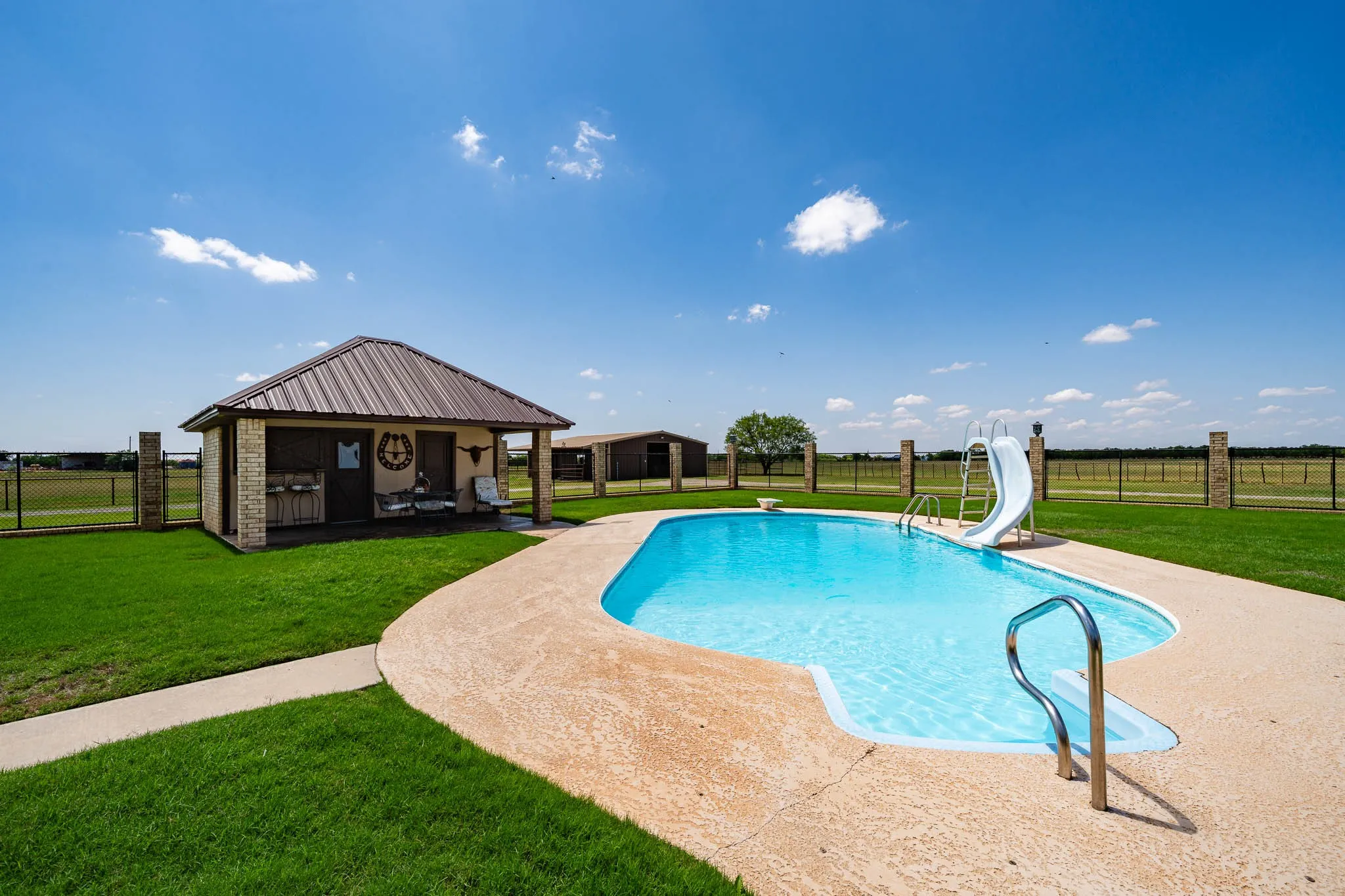 Single Family Residence For Sale in Jones County , 4946 County Road 410, Hawley, Texas 79525, 3 Bedrooms, 3 Bathrooms, 2 Garage spaces, 2,792 Sqft, built in 1984, Price $899,000, mls#21286747, Real Estate Agent in Hawley, Homes For Sale in Jones county, Homes For Sale in Hawley, Realtor in Hawley Texas, Real Estate Brokerage Independent Realty Texas, Luminita Cordes Realtor