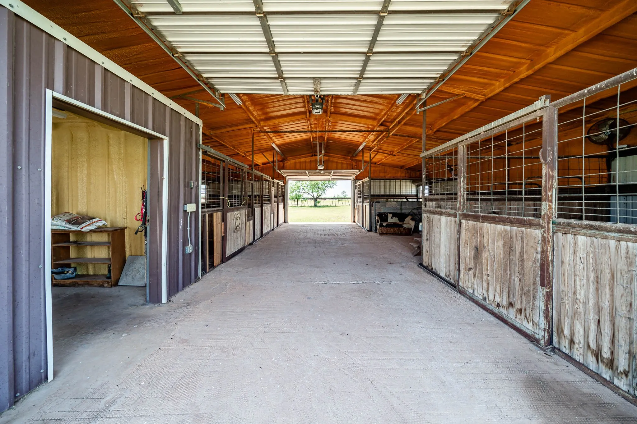 Single Family Residence For Sale in Jones County , 4946 County Road 410, Hawley, Texas 79525, 3 Bedrooms, 3 Bathrooms, 2 Garage spaces, 2,792 Sqft, built in 1984, Price $899,000, mls#21286747, Real Estate Agent in Hawley, Homes For Sale in Jones county, Homes For Sale in Hawley, Realtor in Hawley Texas, Real Estate Brokerage Independent Realty Texas, Luminita Cordes Realtor