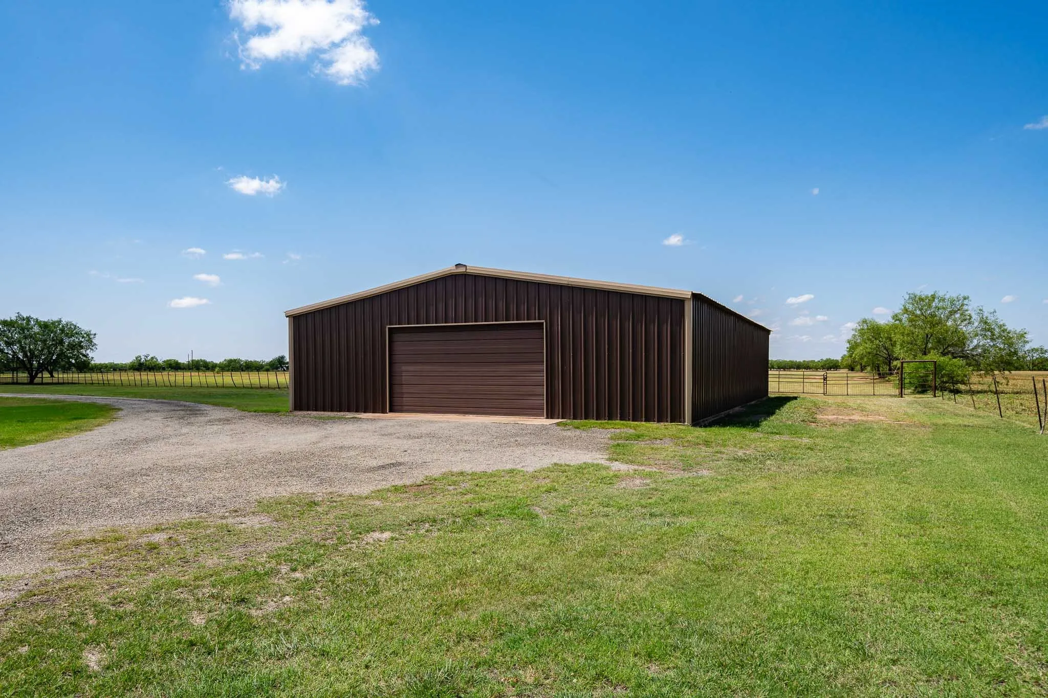 Single Family Residence For Sale in Jones County , 4946 County Road 410, Hawley, Texas 79525, 3 Bedrooms, 3 Bathrooms, 2 Garage spaces, 2,792 Sqft, built in 1984, Price $899,000, mls#21286747, Real Estate Agent in Hawley, Homes For Sale in Jones county, Homes For Sale in Hawley, Realtor in Hawley Texas, Real Estate Brokerage Independent Realty Texas, Luminita Cordes Realtor
