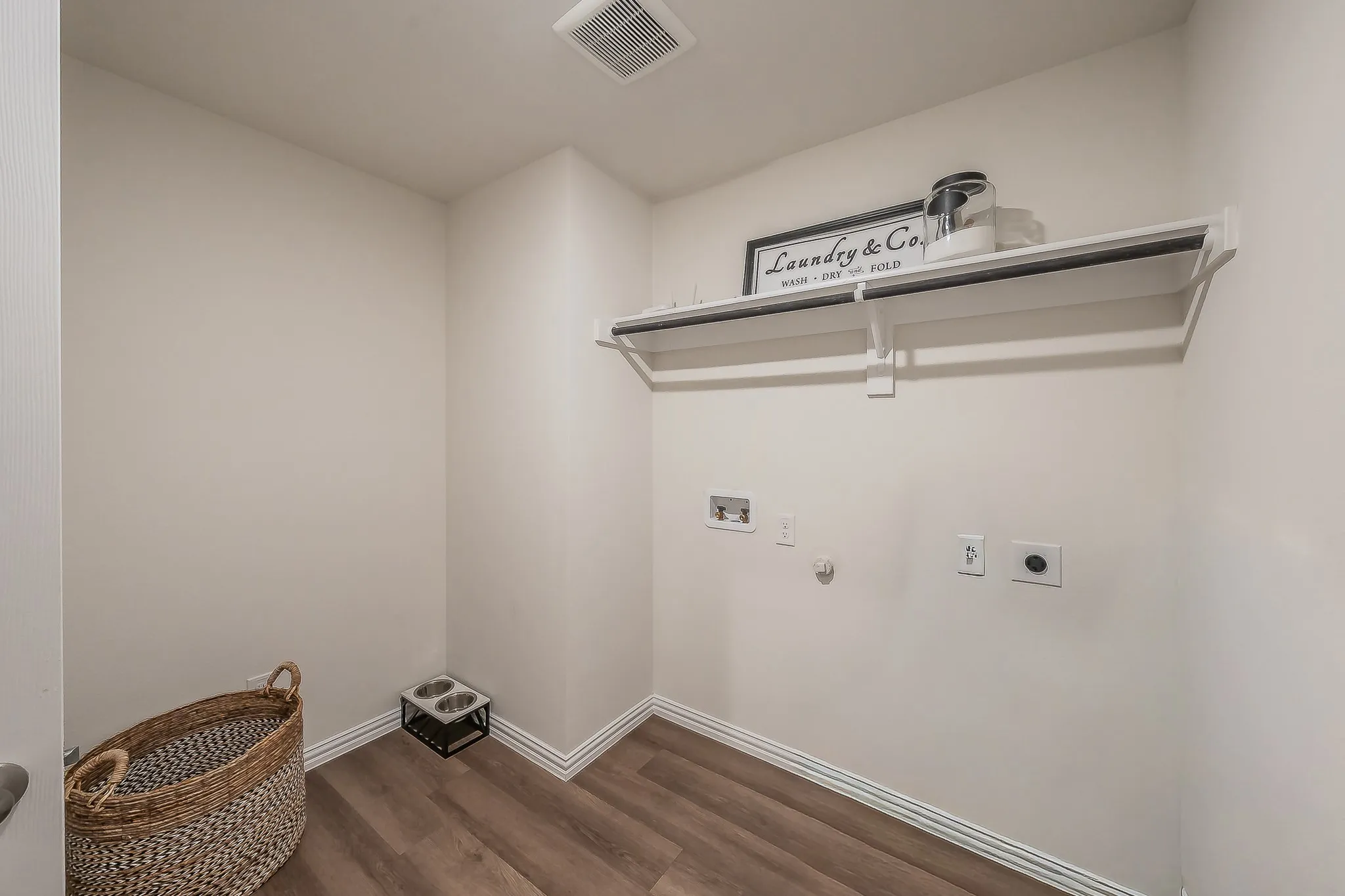 Single Family Residence For Sale in Johnson County , 440 Rose Avenue, Cleburne, Texas 76033, 3 Bedroom, 2 Bathroom, 2 Garage spaces, 1,600 Sqft, built in 2024, mls#21286743, Real Estate Agent in Cleburne, Homes For Sale in Johnson county, Homes For Sale in Cleburne, Realtor in Cleburne Texas, Real Estate Brokerage Independent Realty Texas, Luminita Cordes Realtor