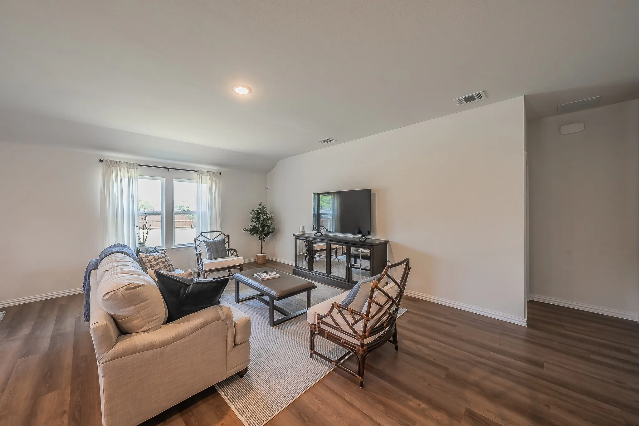 Single Family Residence For Sale in Johnson County , 440 Rose Avenue, Cleburne, Texas 76033, 3 Bedroom, 2 Bathroom, 2 Garage spaces, 1,600 Sqft, built in 2024, mls#21286743, Real Estate Agent in Cleburne, Homes For Sale in Johnson county, Homes For Sale in Cleburne, Realtor in Cleburne Texas, Real Estate Brokerage Independent Realty Texas, Luminita Cordes Realtor